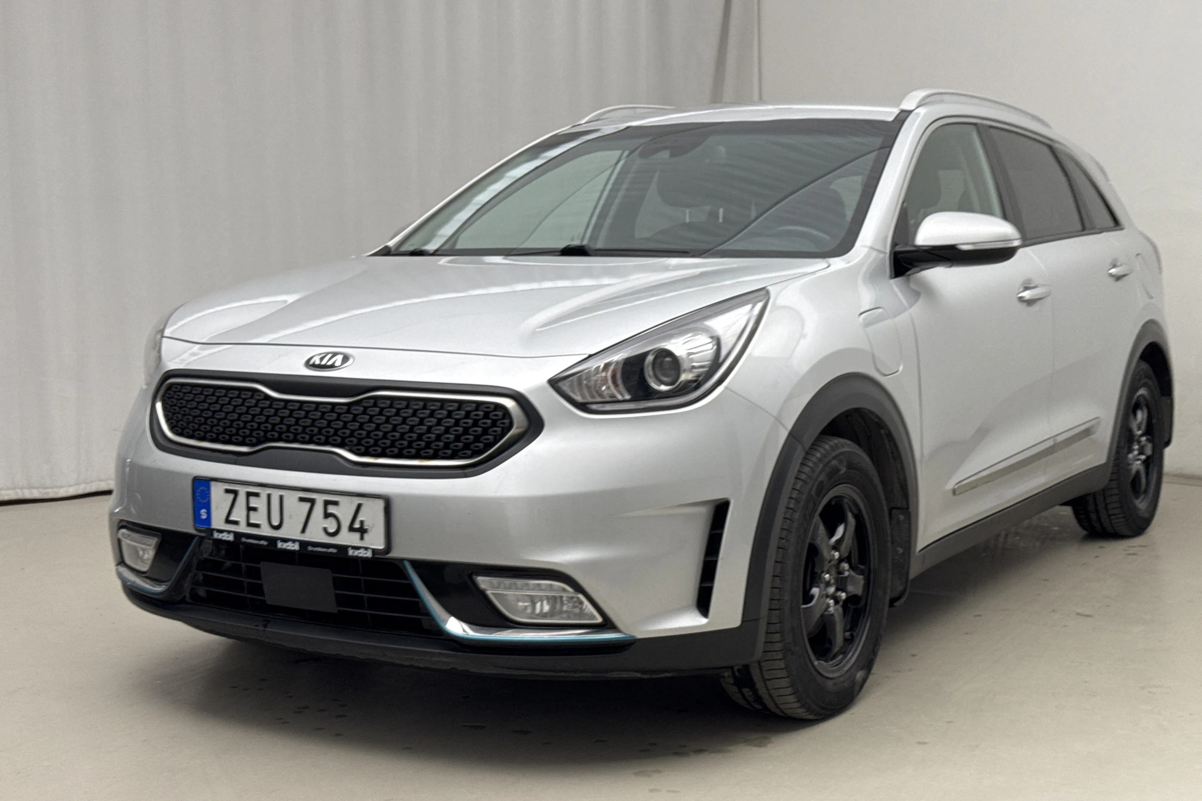 Presentationsfoto 1 av 21: KIA Niro Plug-in Hybrid 1.6 (141hk) - 9 780 mil - Automat - grå - 2018