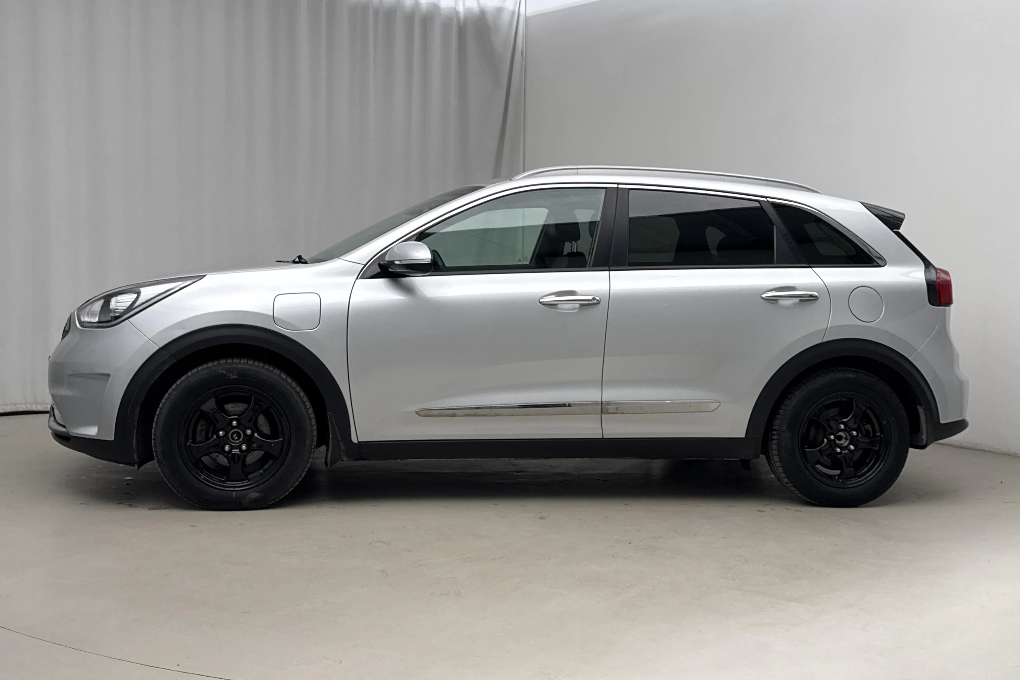 Presentationsfoto 2 av 21: KIA Niro Plug-in Hybrid 1.6 (141hk) - 9 780 mil - Automat - grå - 2018