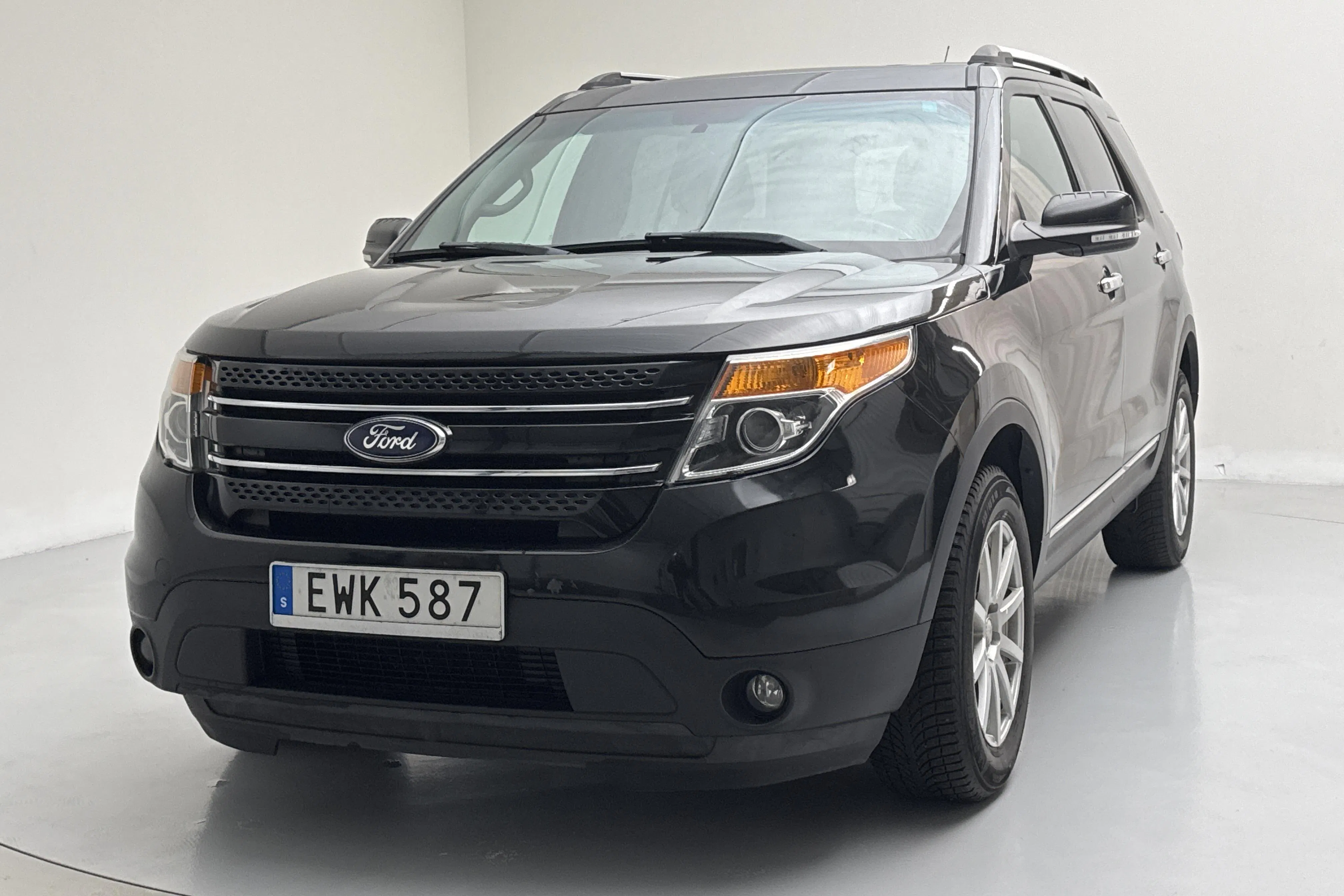 Presentationsfoto 1 av 17: Ford Explorer 3.5 V6 Ti-VCT 4WD (294hk) - 13 209 mil - Automat - svart - 2015