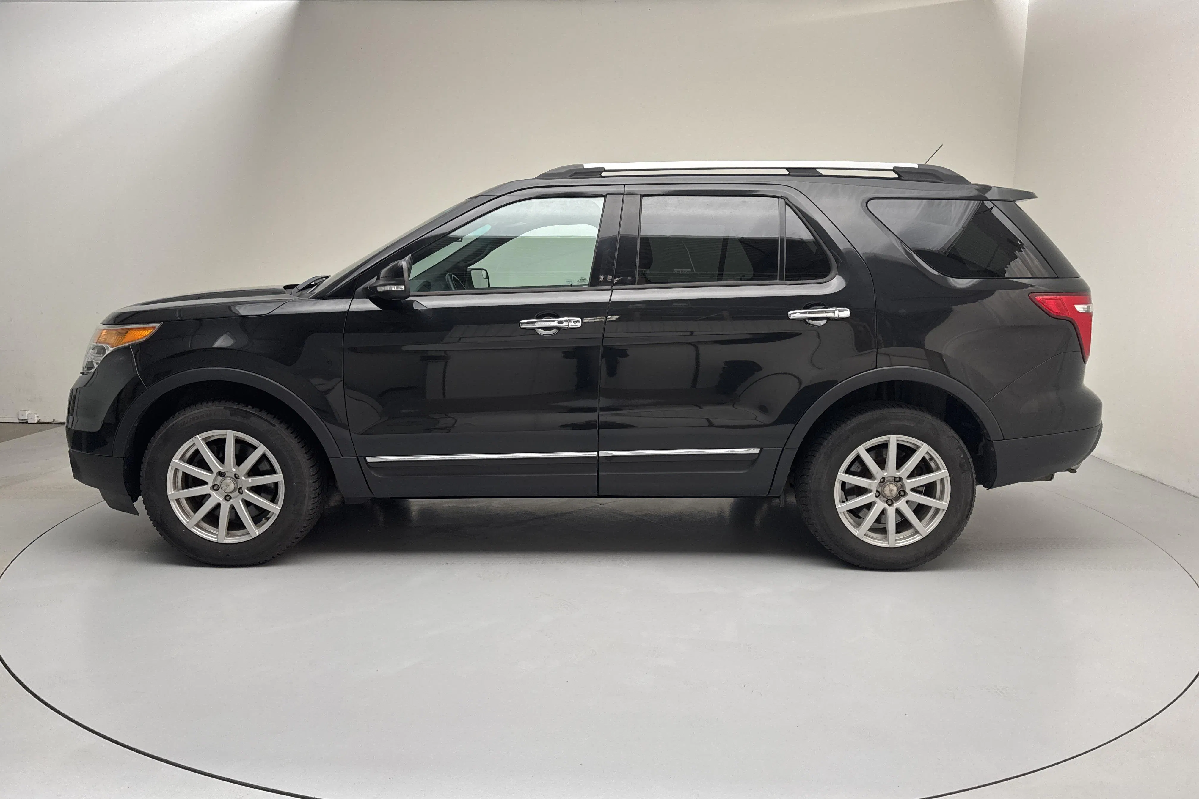 Presentationsfoto 2 av 17: Ford Explorer 3.5 V6 Ti-VCT 4WD (294hk) - 13 209 mil - Automat - svart - 2015