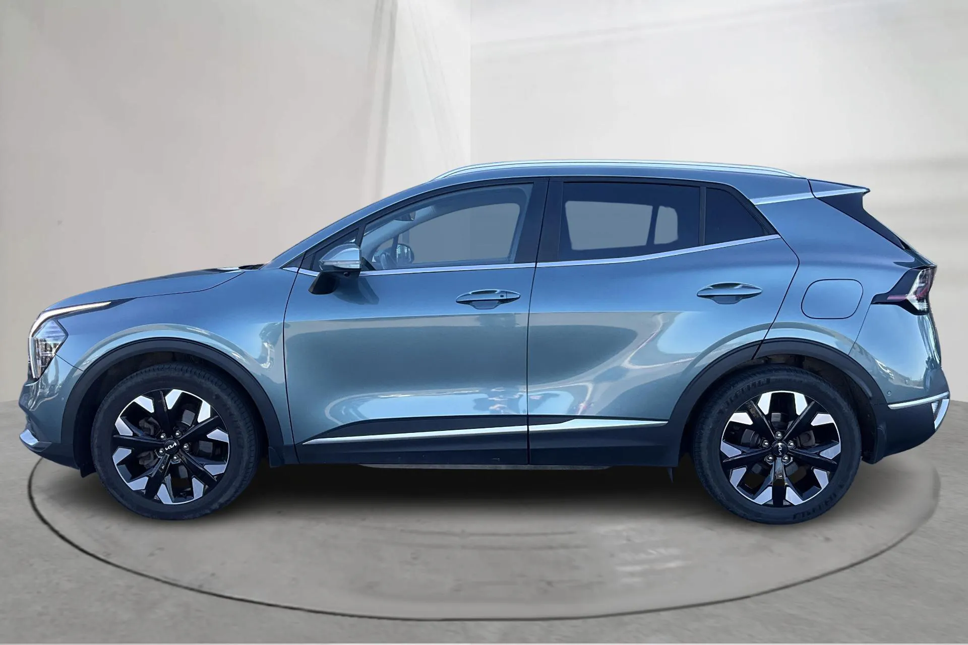 Presentationsfoto 2 av 18: KIA Sportage PHEV AWD (265hk) - 10 515 mil - Automat - grå - 2022