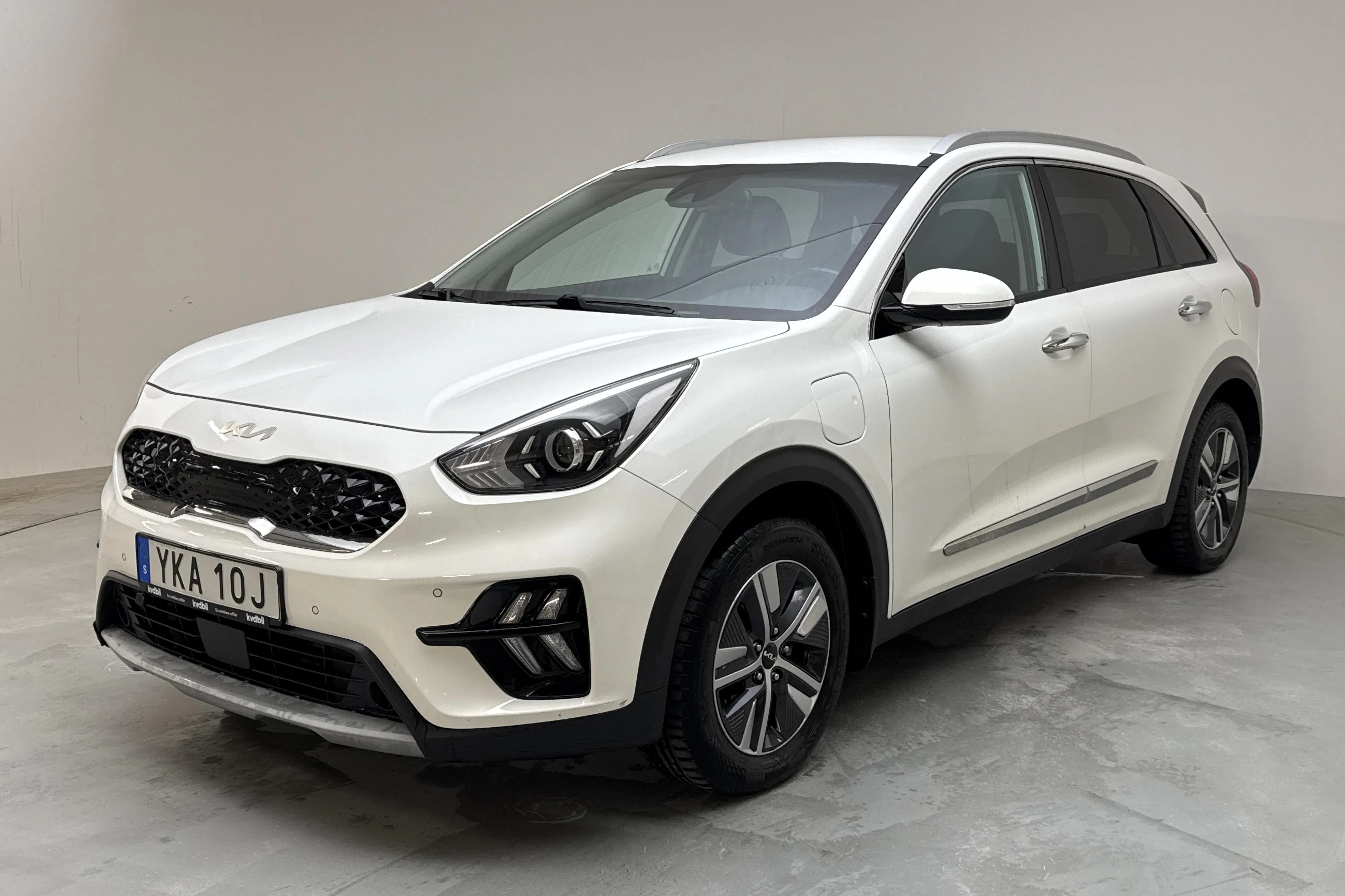Esittelykuva 1 osoitteesta 19: KIA Niro Plug-in Hybrid 1.6 (141hk) - 126 410 km - Automaattinen - valkoinen - 2022