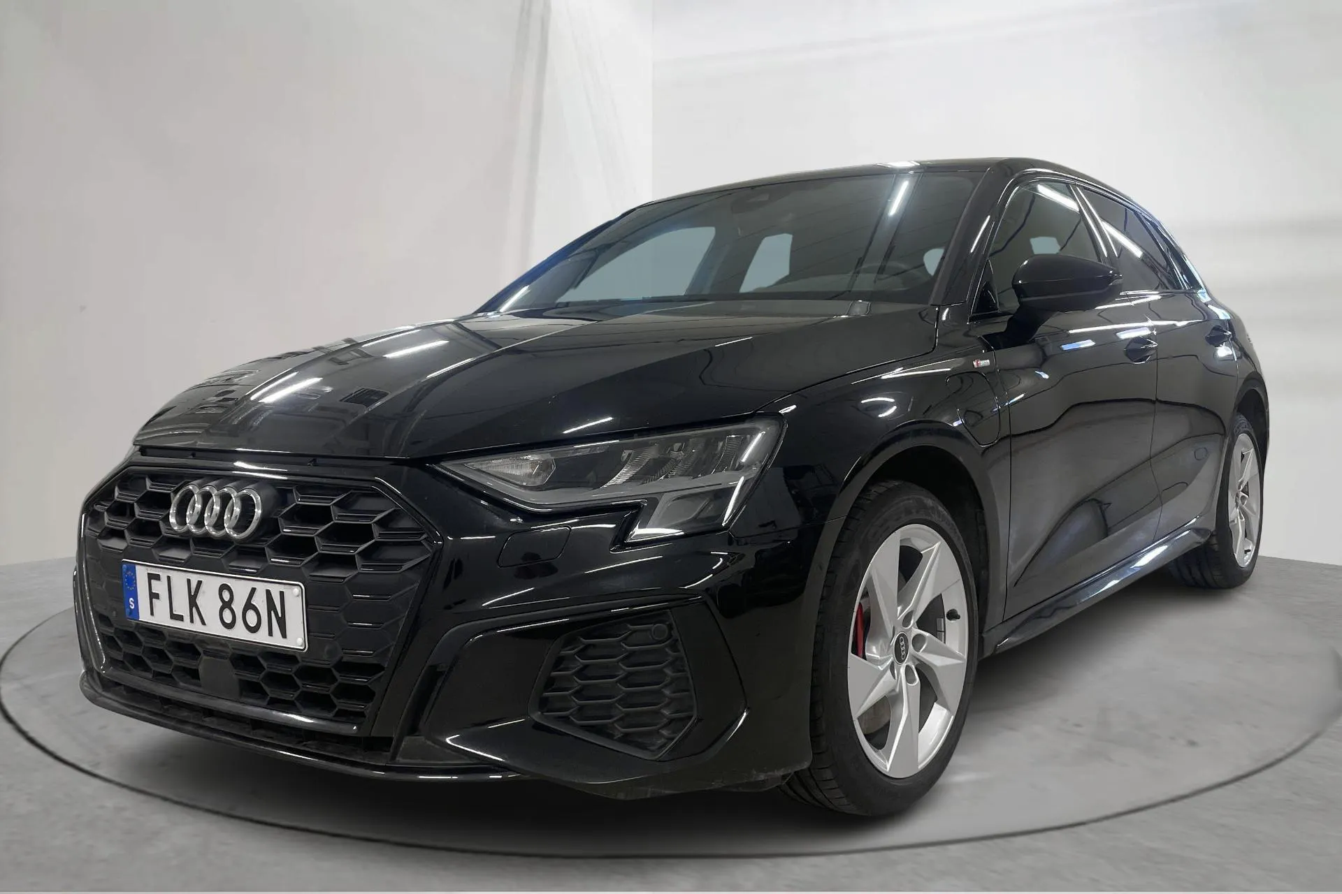 Presentationsfoto 1 av 18: Audi A3 Sportback 45 TFSI e (245hk) - 2 480 mil - Automat - svart - 2022