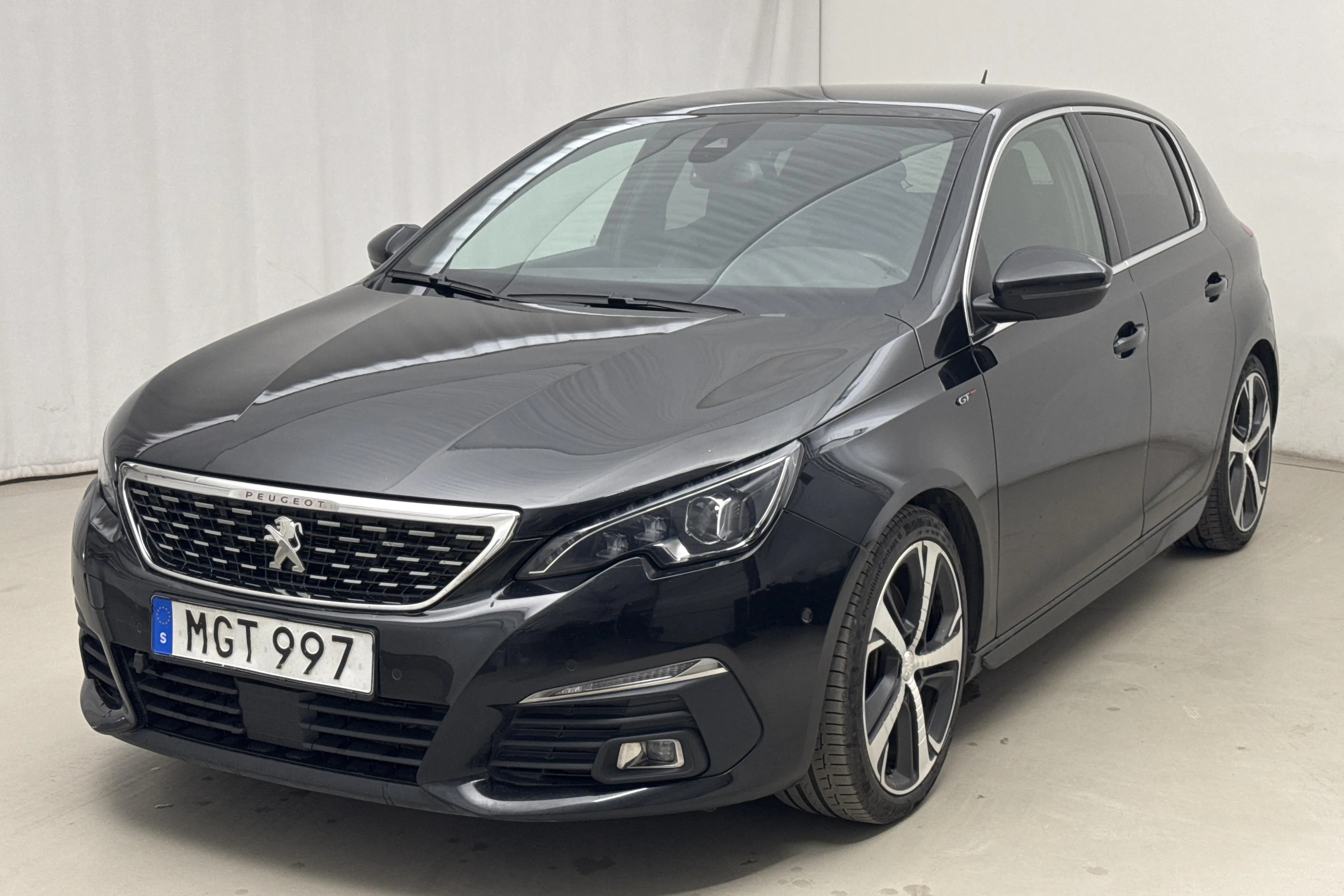 Presentation photo 1 of 22: Peugeot 308 GT PureTech 5dr (225hk) - 136 060 km - Automatic - black - 2018