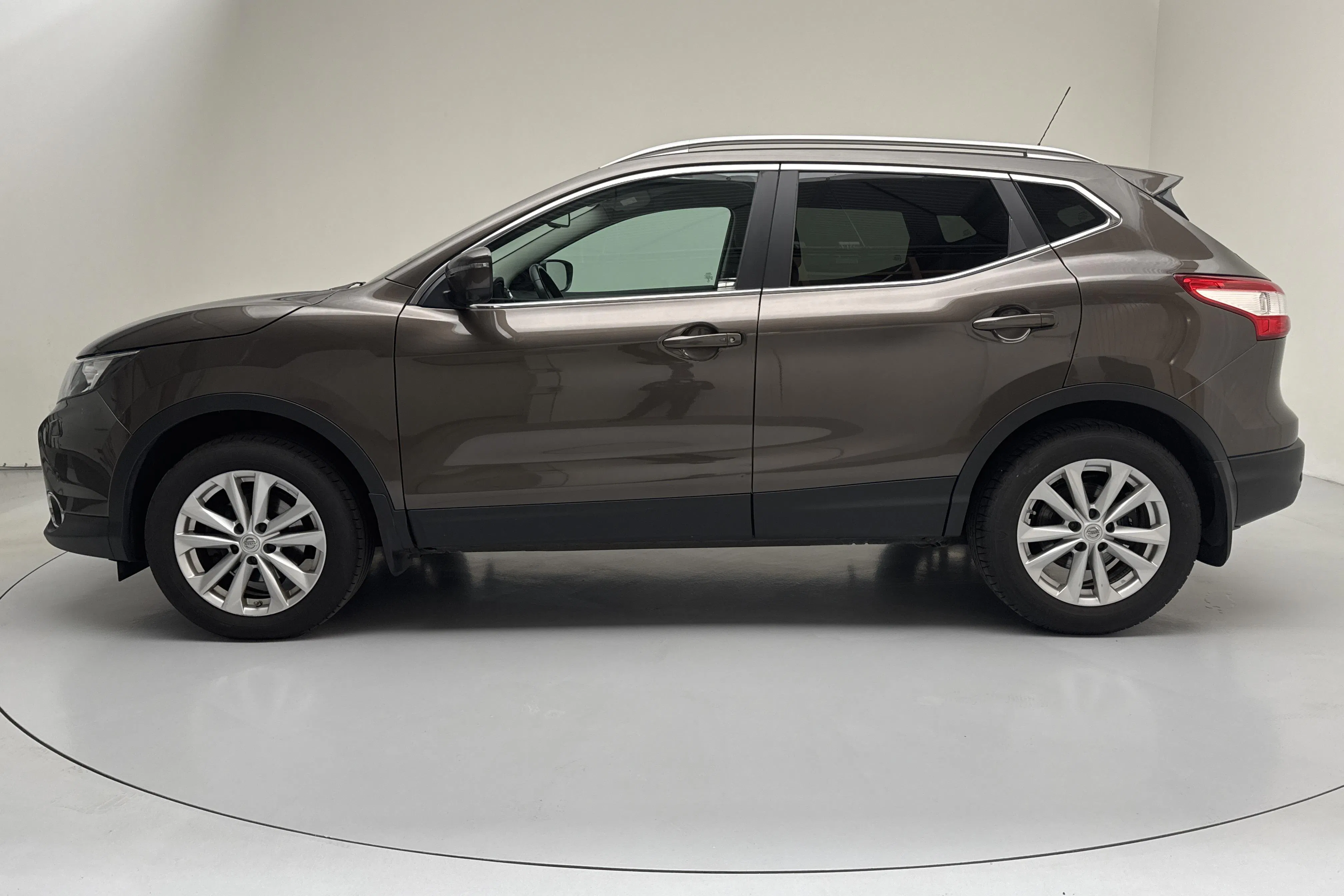 Presentation photo 2 of 14: Nissan Qashqai 1.5 dCi (110hk) - 142 890 km - Manual - brown - 2016