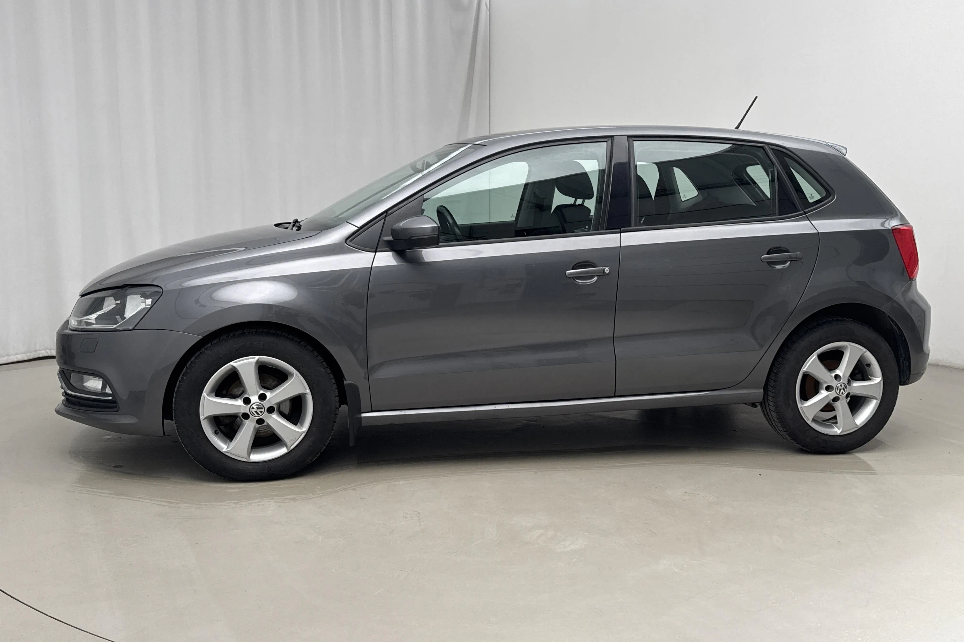 Presentation photo 2 of 15: VW Polo 1.2 TSI 5dr (90hk) - 185 460 km - Automatic - Dark Grey - 2017