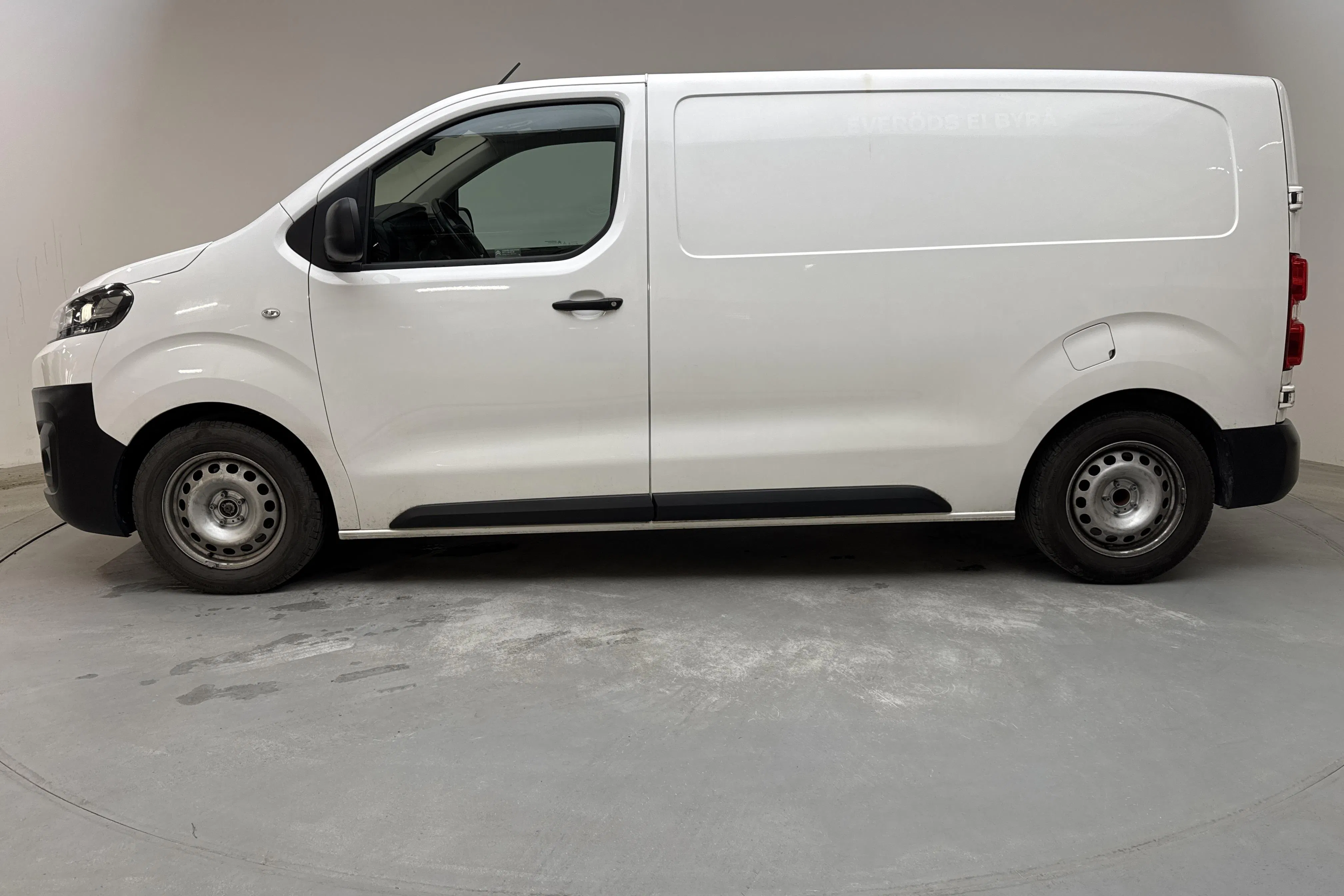 Presentationsfoto 2 av 11: Citroën Jumpy IV 2.0 BlueHDI Skåp (145hk) - 7 022 mil - Manuell - vit - 2022