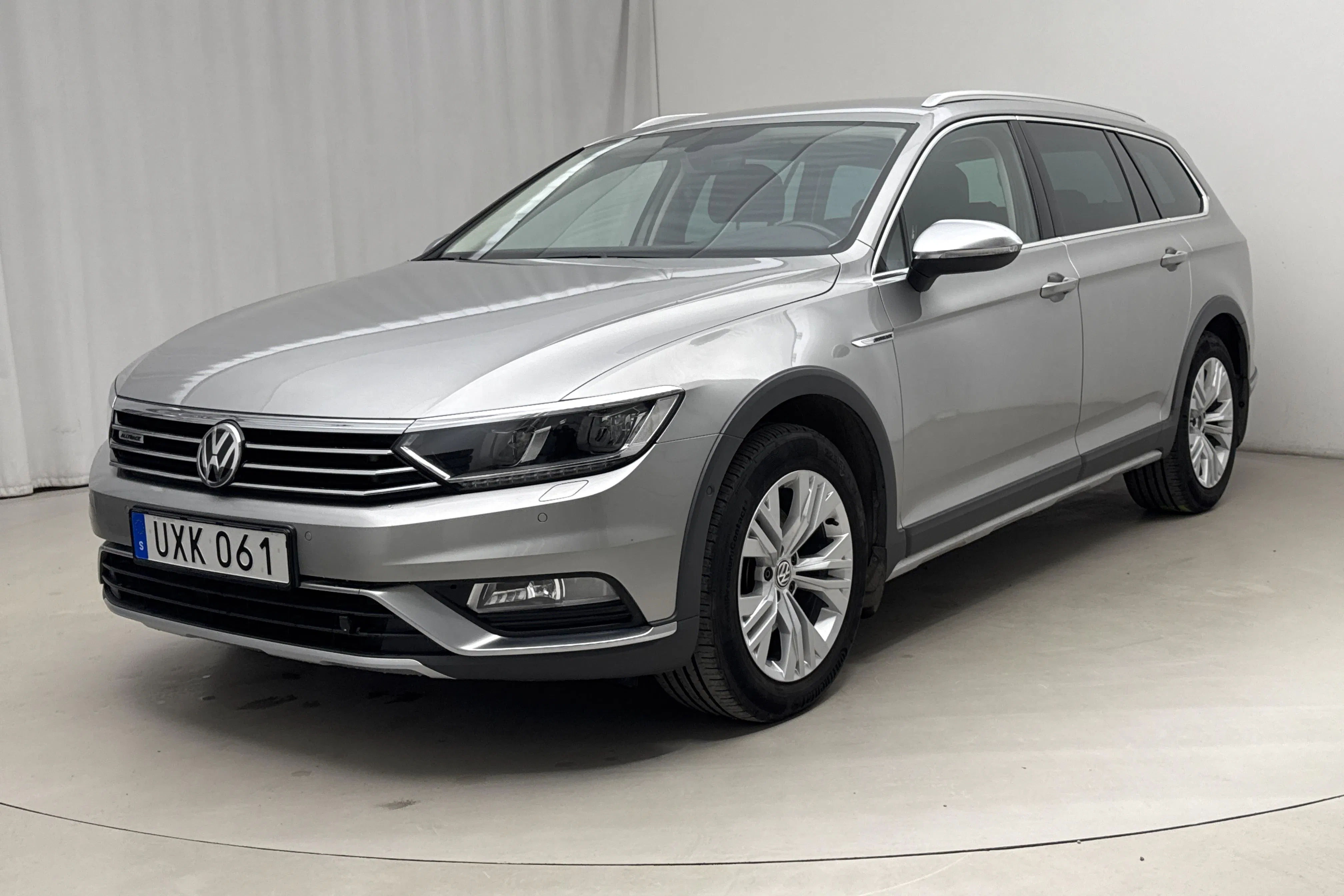 Presentationsfoto 1 av 21: VW Passat Alltrack 2.0 TDI 4MOTION (190hk) - 4 681 mil - Automat - silver - 2017