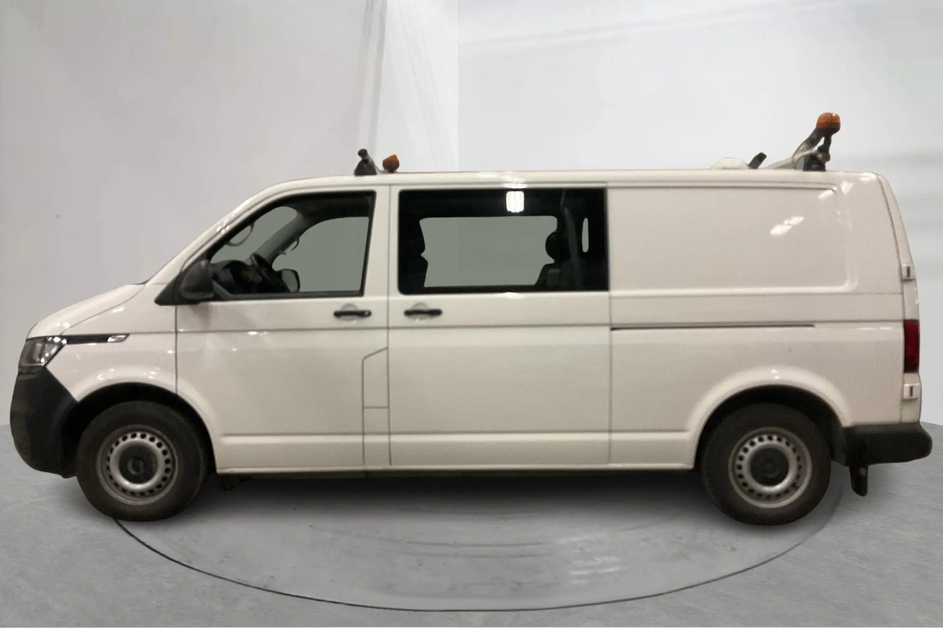 Presentation photo 2 of 20: VW Transporter T6 2.0 TDI BMT Skåp 4MOTION (150hk) - 136 850 km - Manual - white - 2020