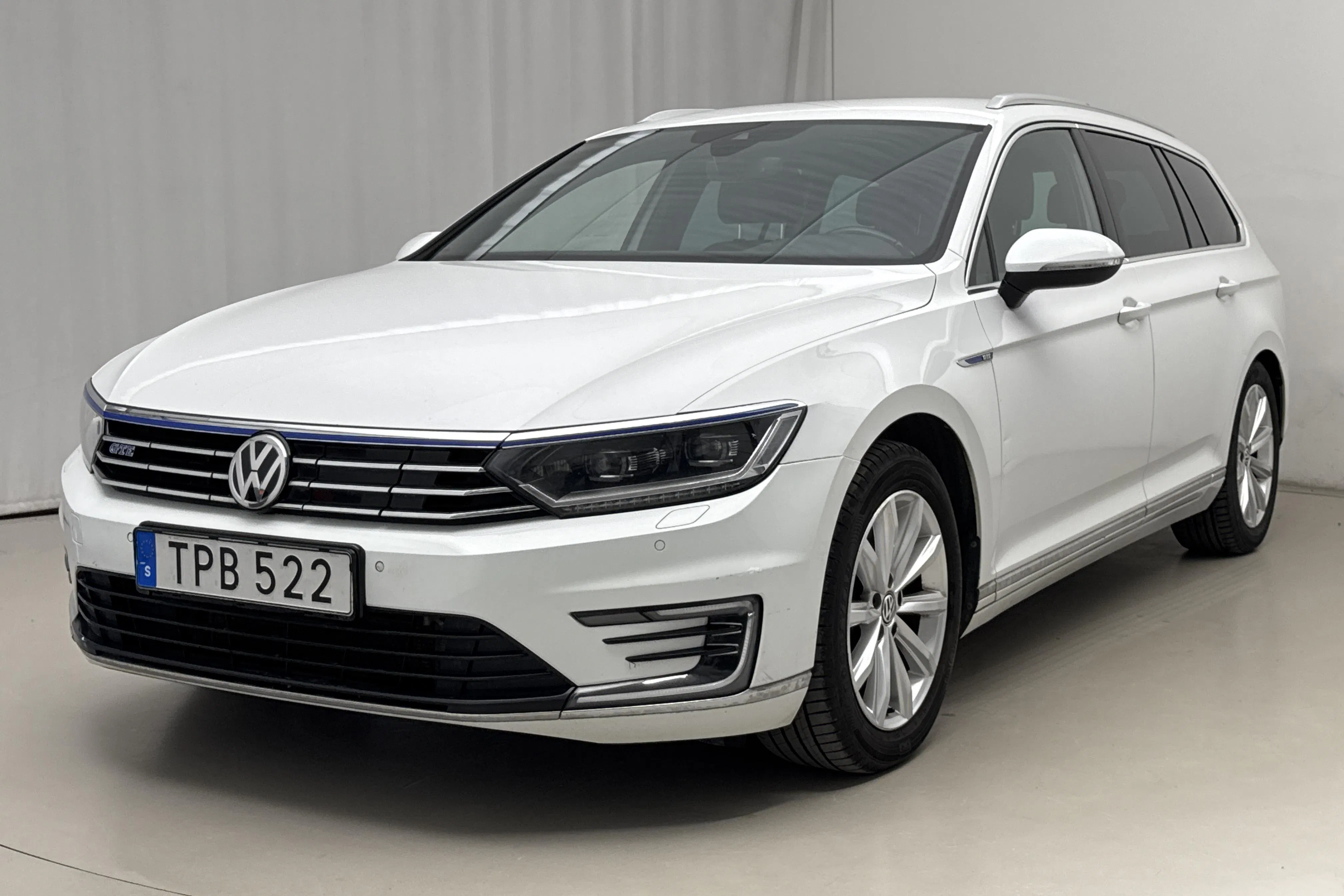 Presentation photo 1 of 22: VW Passat 1.4 Plug-in-Hybrid Sportscombi (218hk) - 193 860 km - Automatic - white - 2017