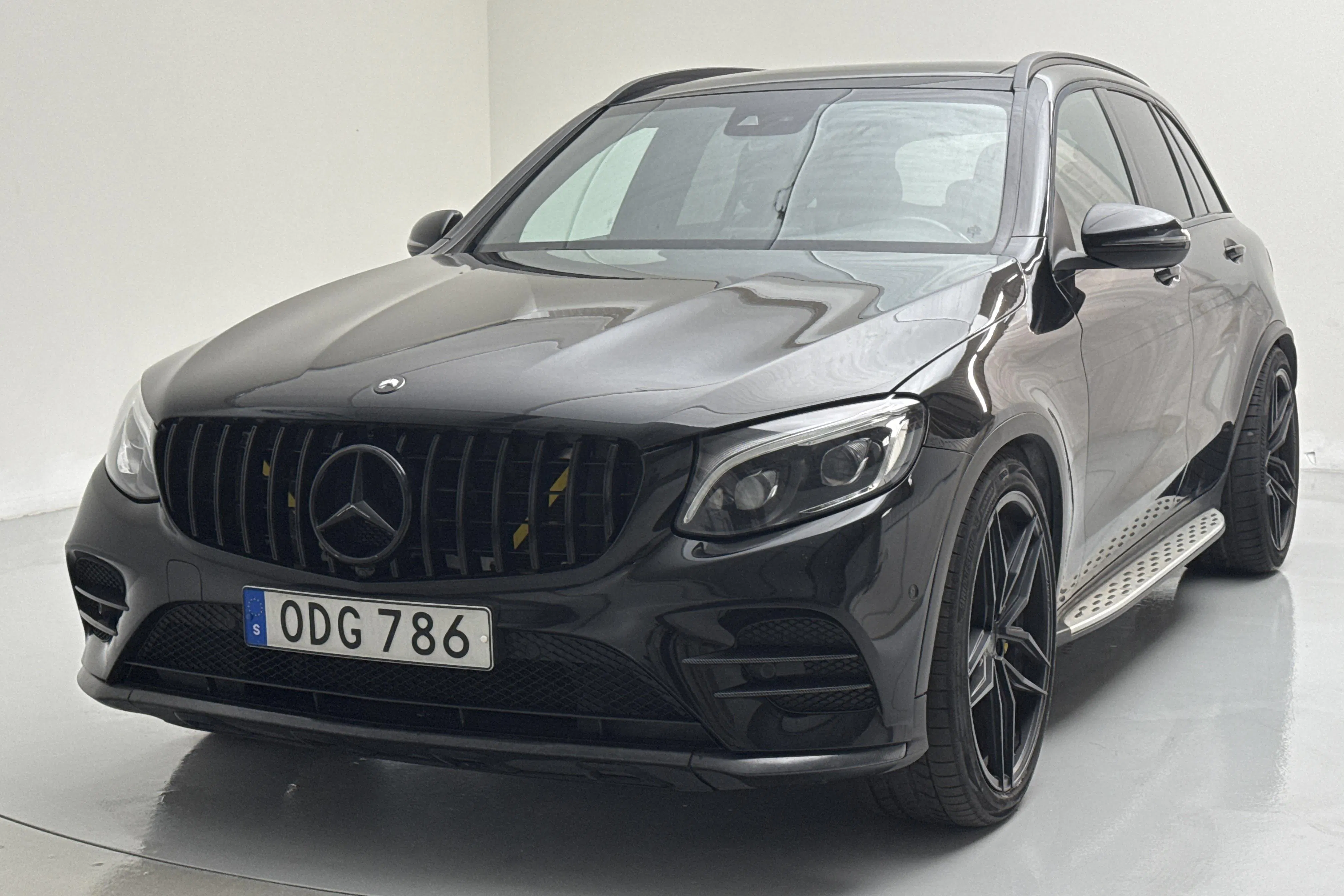 Presentationsfoto 1 av 15: Mercedes GLC 220 d 4MATIC X253 (170hk) - 15 605 mil - Automat - svart - 2016