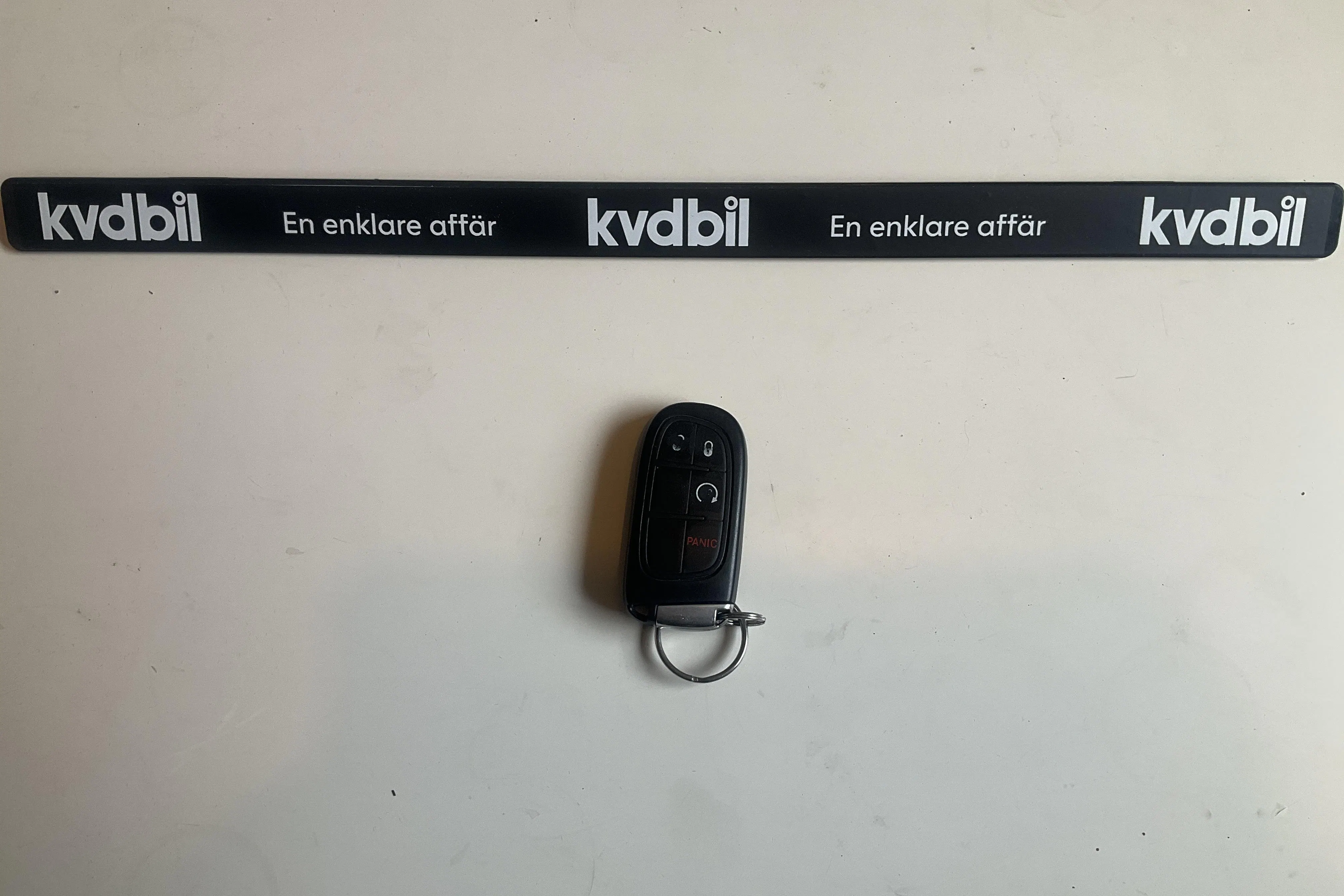 Presentationsfoto 16 av 16: Dodge RAM 1500 5.7 4WD (401hk) - 18 661 mil - Automat - vit - 2017