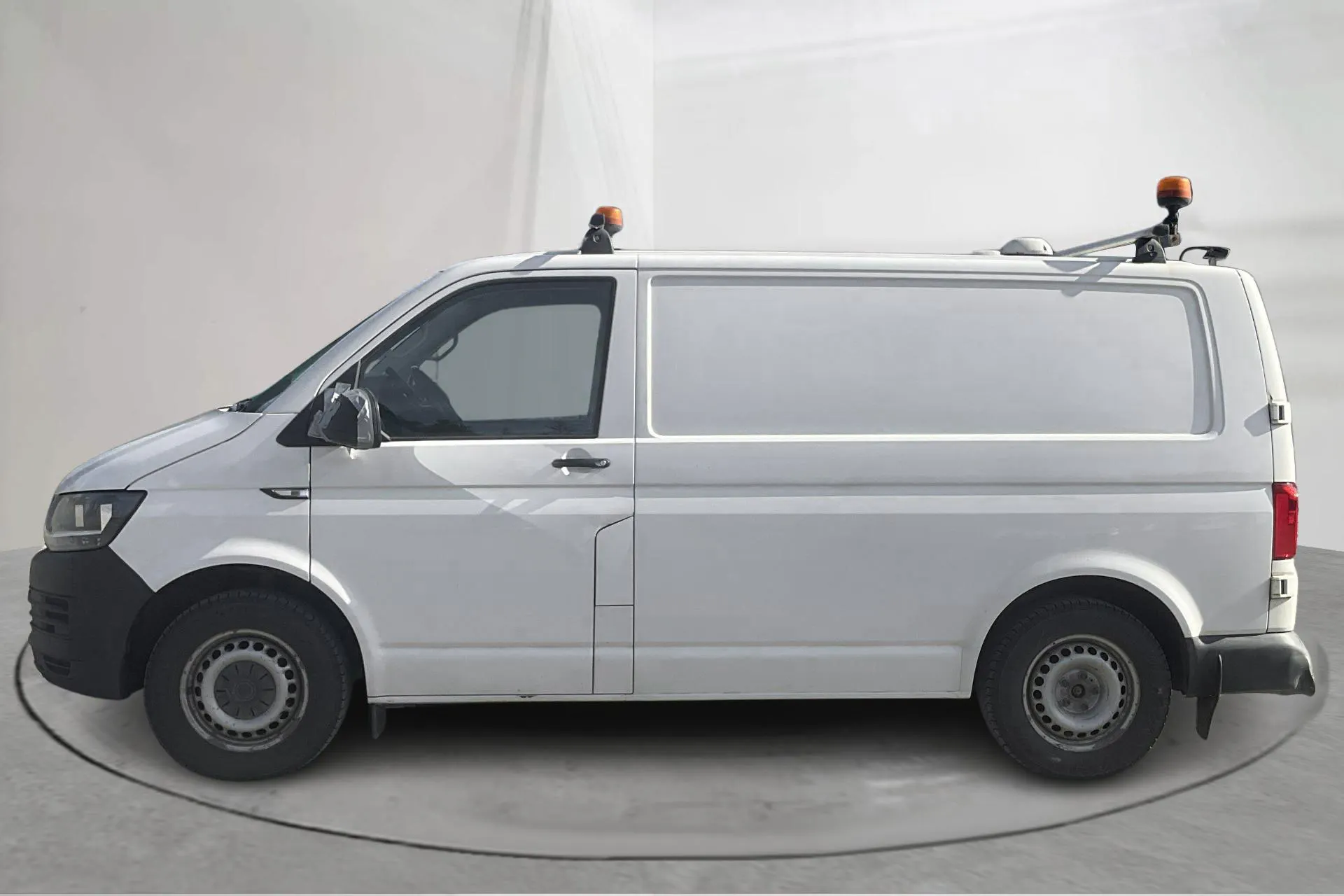 Presentation photo 2 of 13: VW Transporter T6 2.0 TDI BMT Skåp 4MOTION (150hk) - 209 580 km - Manual - white - 2018