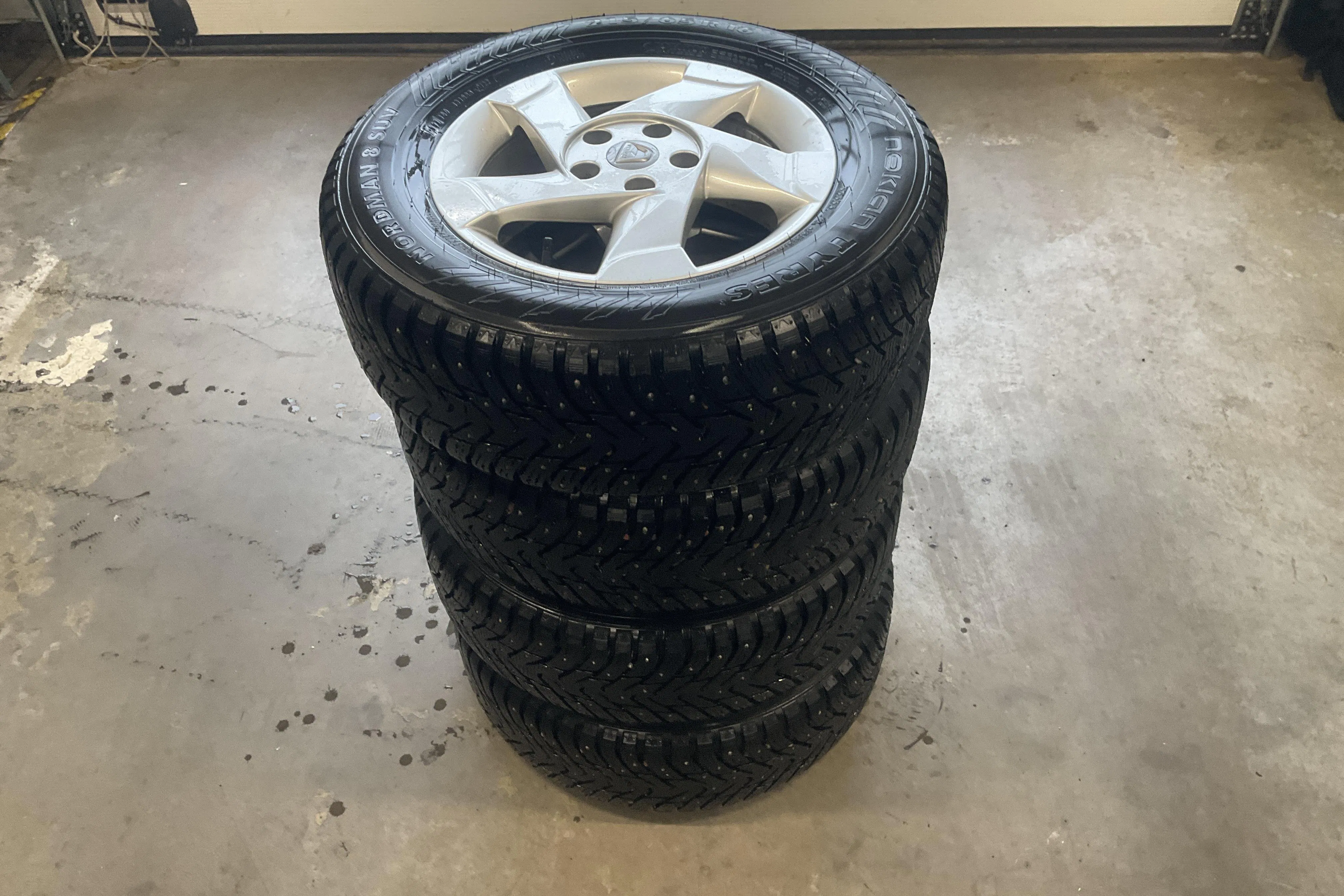 Presentationsfoto 13 av 13: Dacia Duster 1.5 dCi 4x4 (109hk) - 18 097 mil - Manuell - vit - 2016