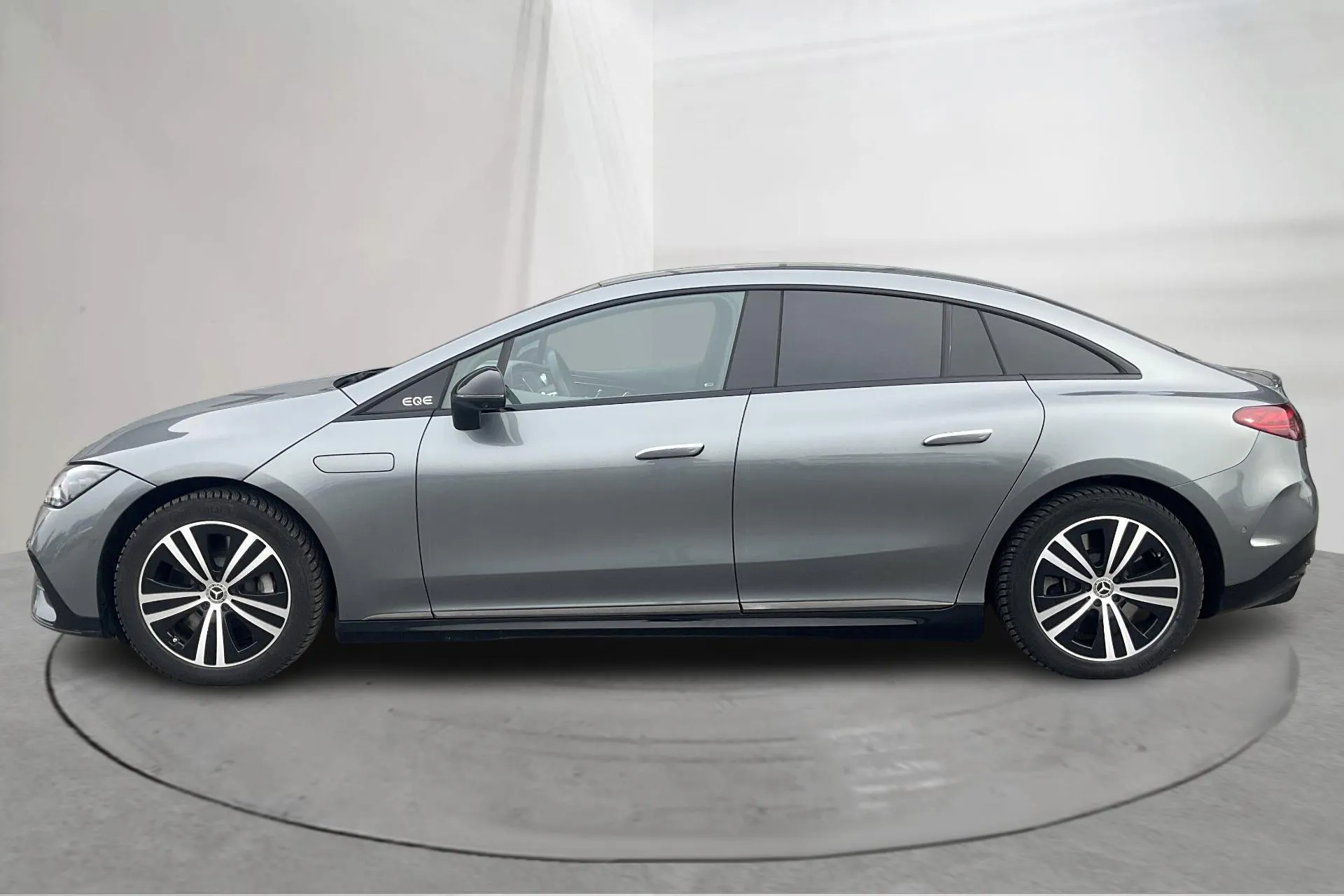 Presentationsfoto 2 av 18: Mercedes EQE 300 V295 (245hk) - 2 913 mil - Automat - grå - 2023