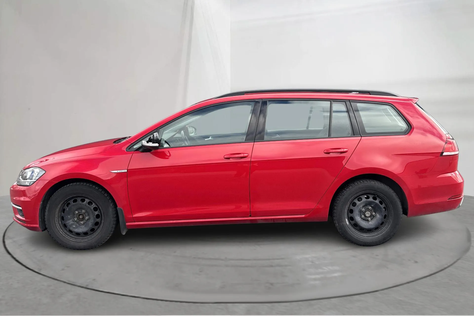 Presentation photo 2 of 15: VW Golf VII 1.5 TGI Sportscombi (130hk) - 26 120 km - Manual - red - 2019