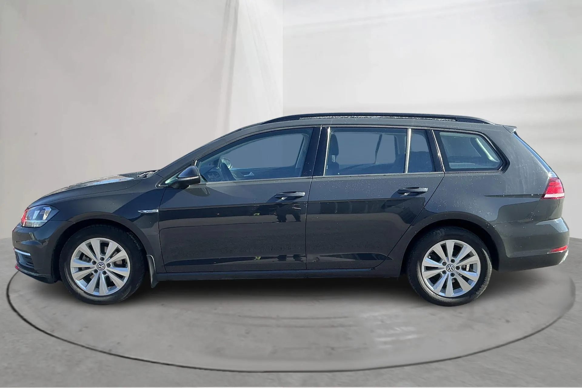 Presentation photo 2 of 15: VW Golf VII 1.5 TGI Sportscombi (130hk) - 45 160 km - Manual - gray - 2019