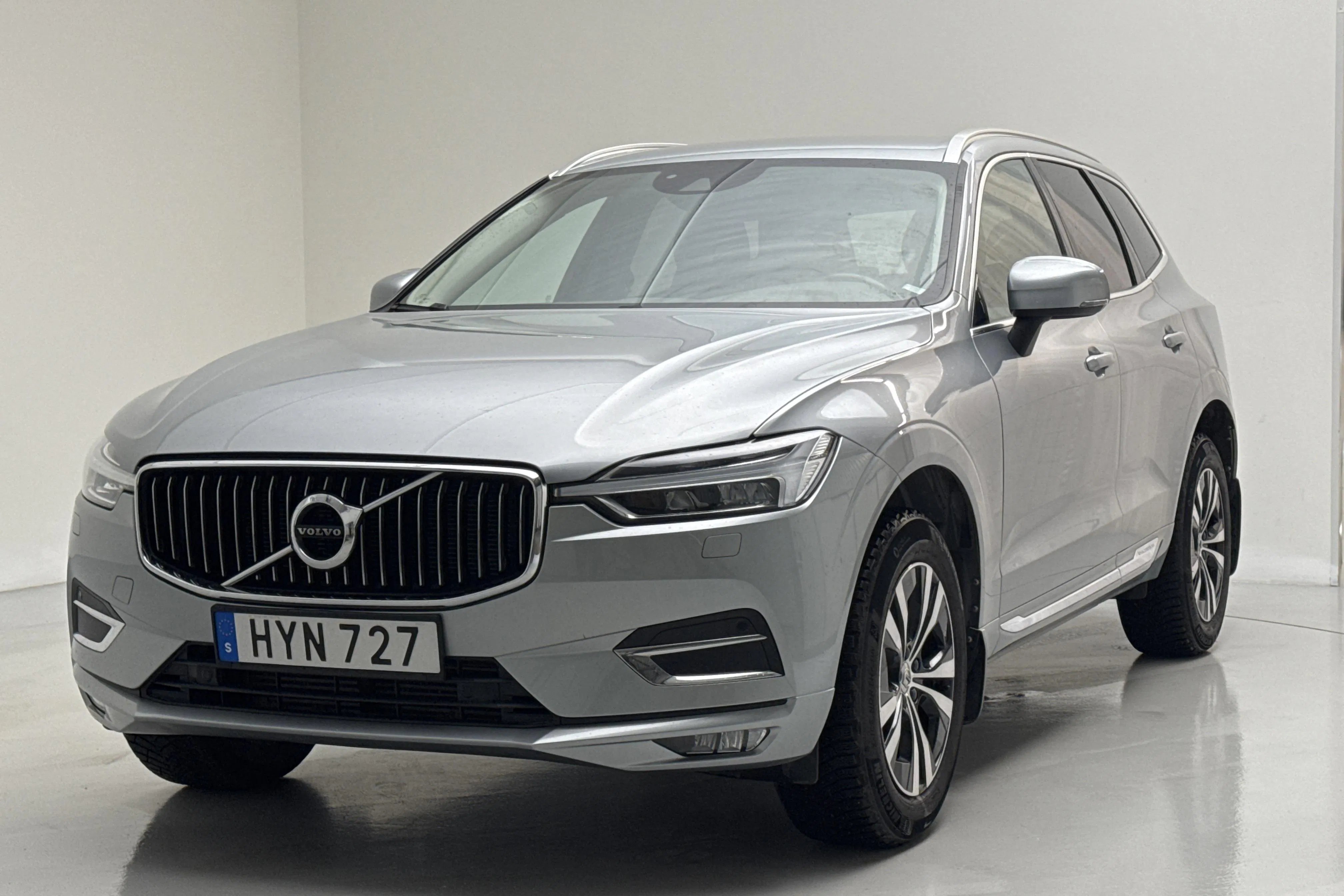 Presentationsfoto 1 av 15: Volvo XC60 T5 AWD (254hk) - 11 969 mil - Automat - silver - 2018