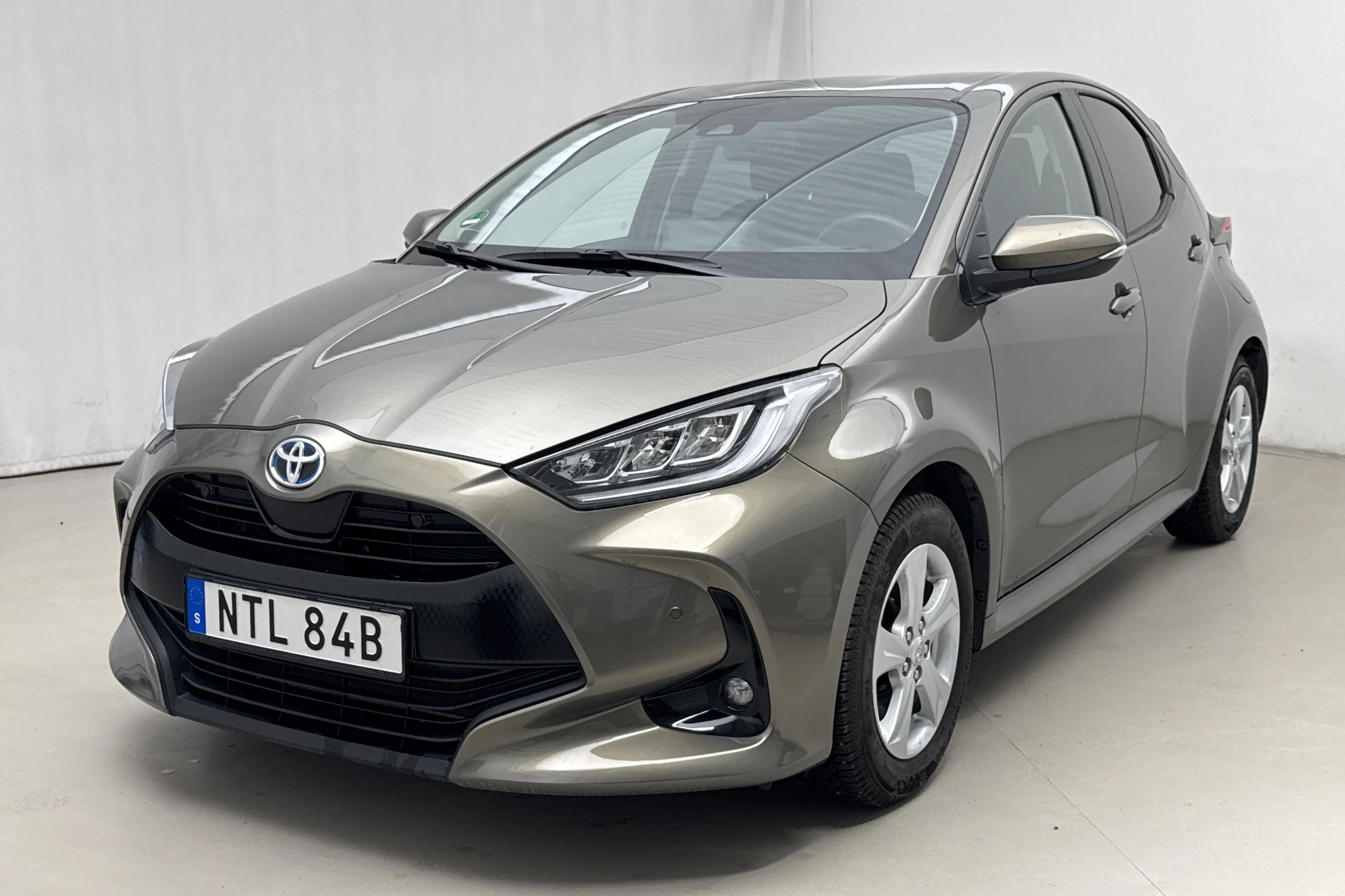 Presentationsfoto 1 av 17: Toyota Yaris 1.5 Hybrid 5dr (116hk) - 1 787 mil - Automat - grön - 2021