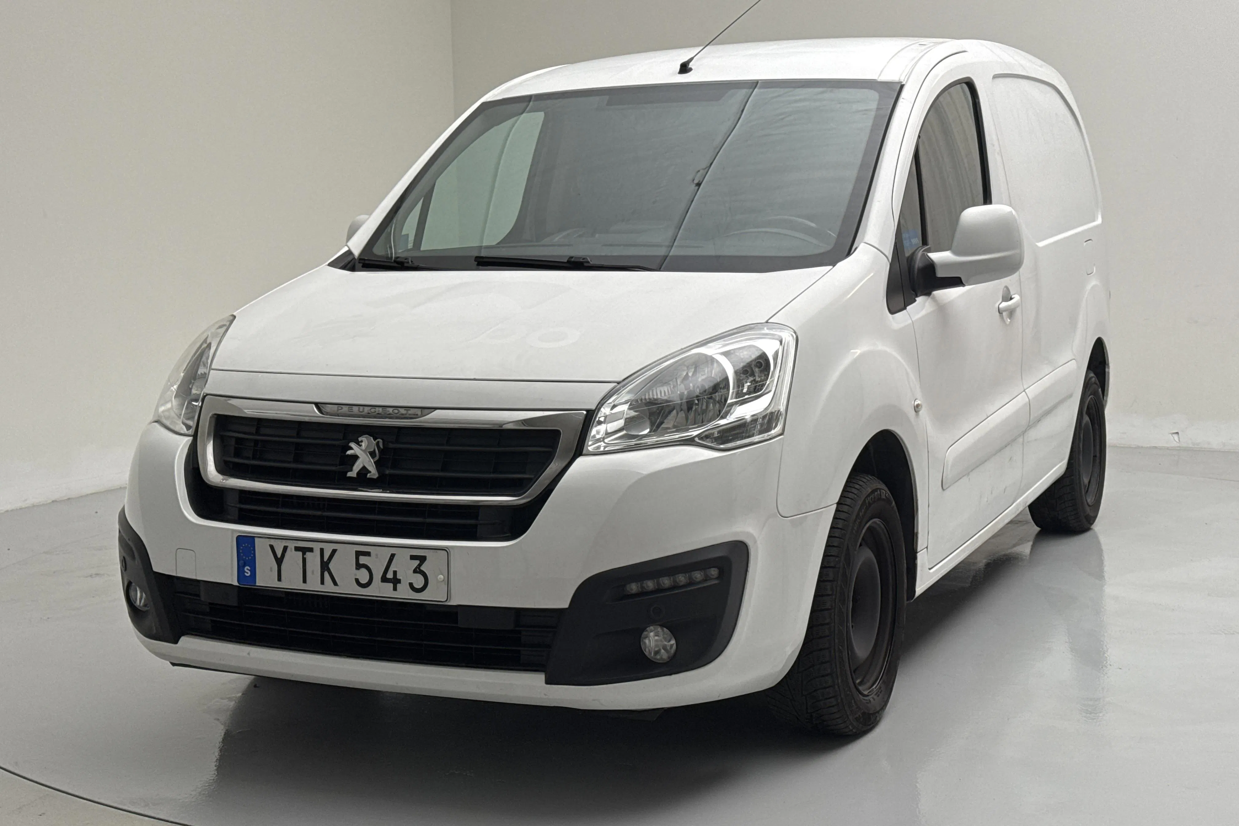 Presentation photo 1 of 13: Peugeot Partner 1.6 BlueHDI Skåp (100hk) - 140 720 km - Automatic - 2017