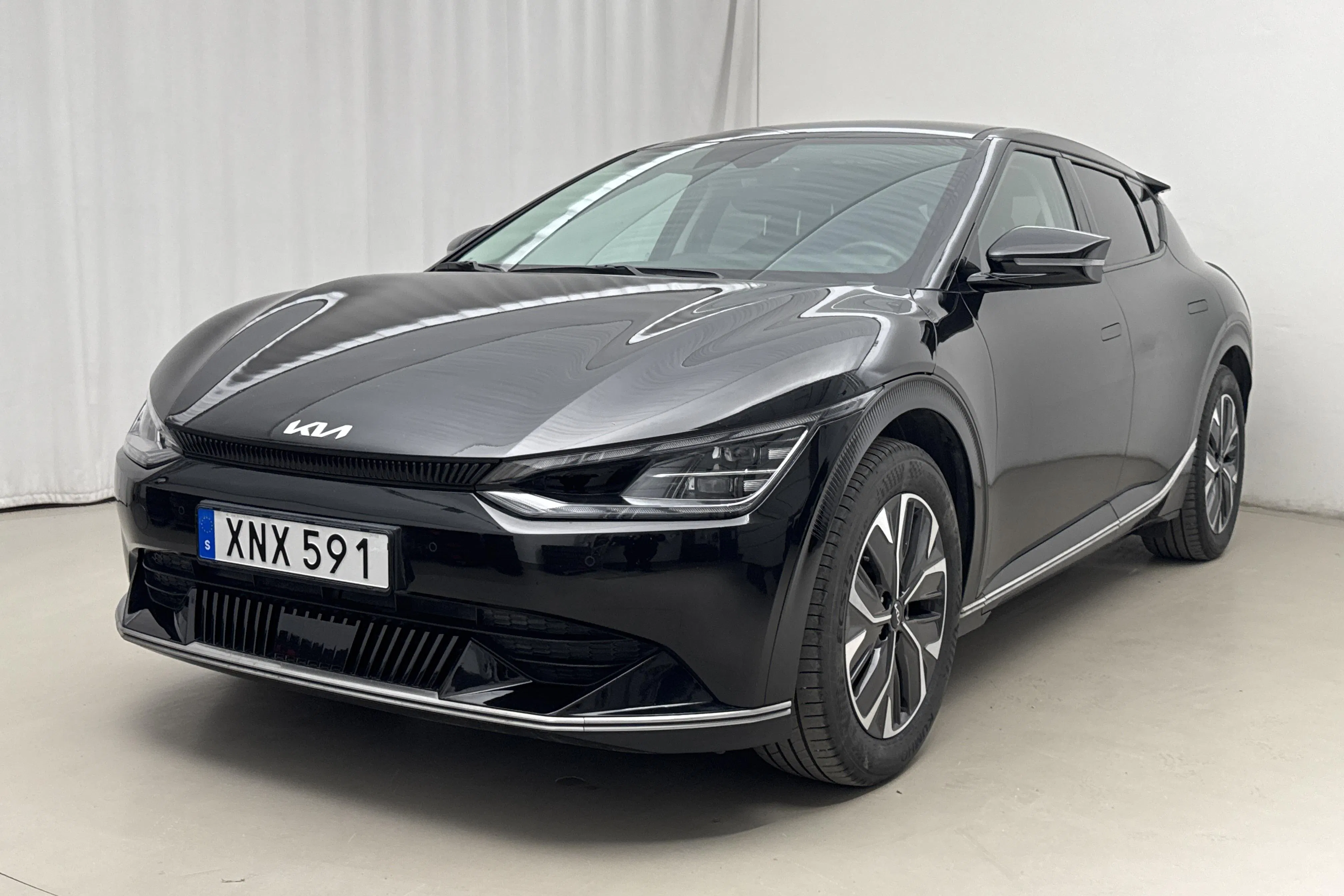 Presentationsfoto 1 av 22: KIA EV6 AWD (325hk) - 4 239 mil - Automat - svart - 2024