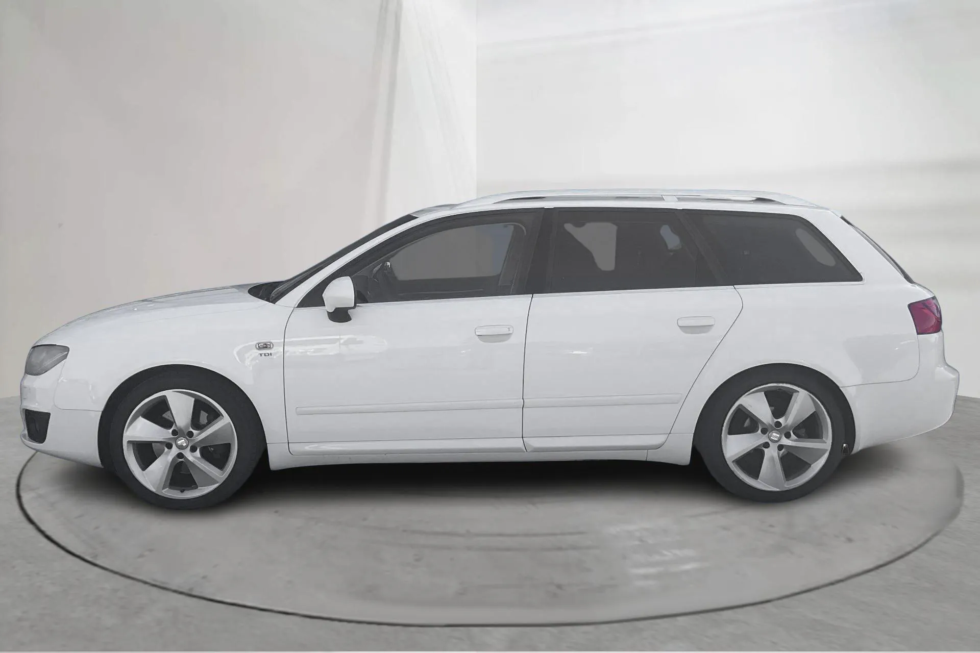 Presentation photo 2 of 14: Seat Exeo ST 2.0 TDI (170hk) - 143 530 km - Manual - white - 2012