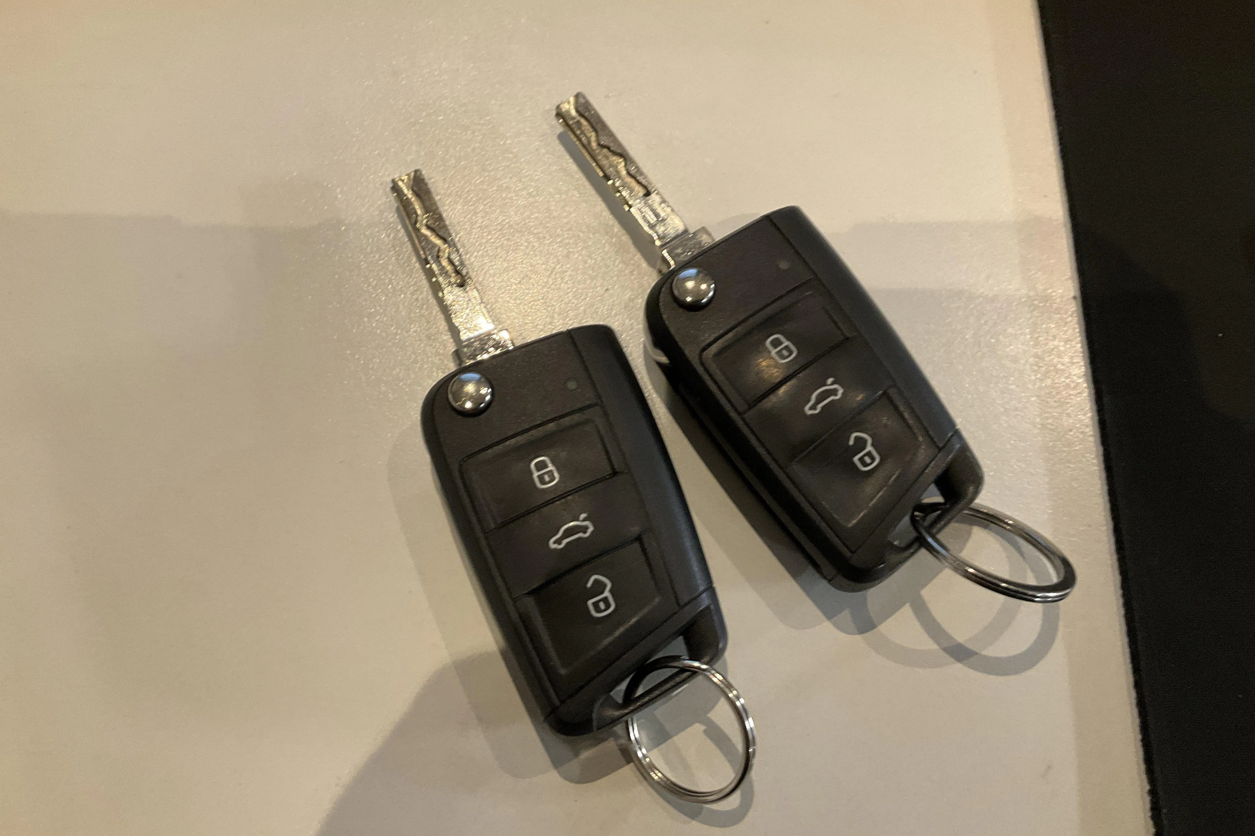 Presentation photo 15 of 15: VW T-Roc 1.0 TSI (110hk) - 43 720 km - Manual - white - 2021