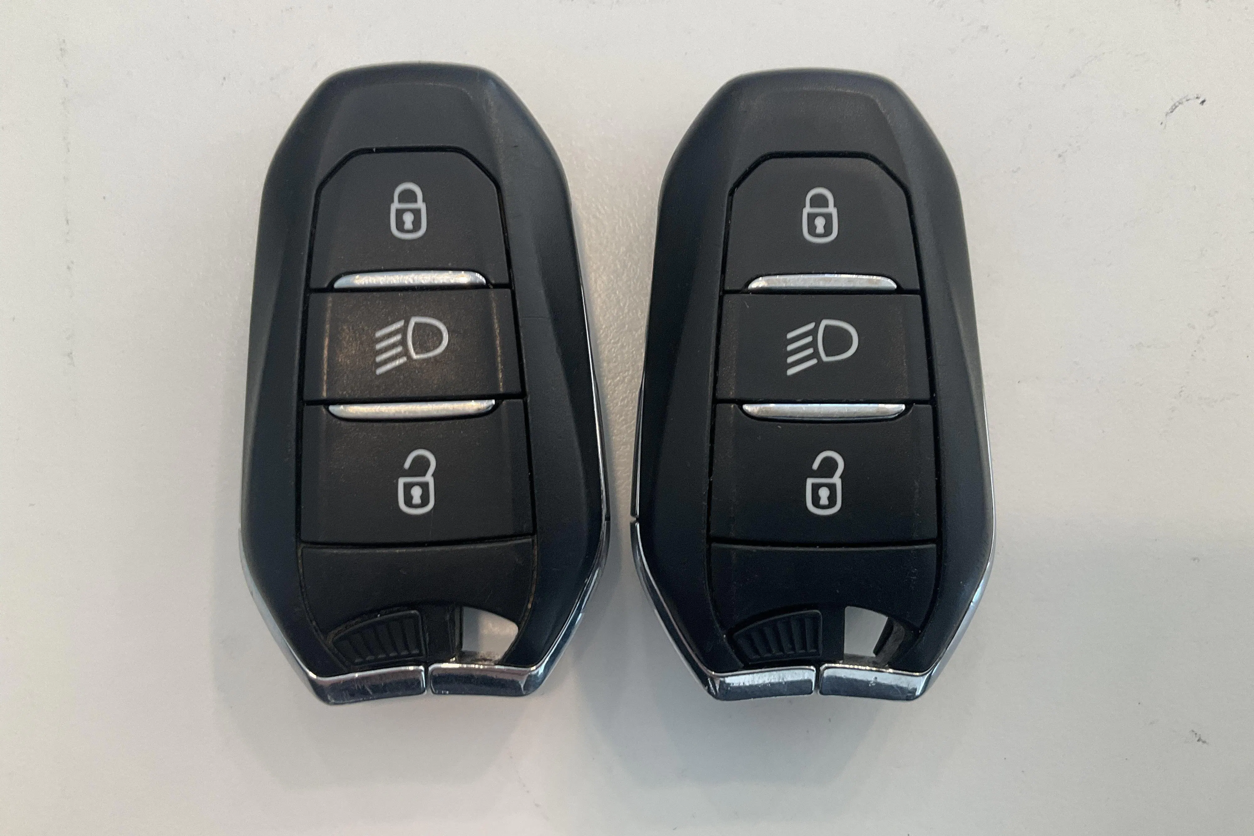 Presentationsfoto 18 av 18: Peugeot 3008 1.6 Plug-in Hybrid (225hk) - 14 351 mil - Automat - svart - 2020