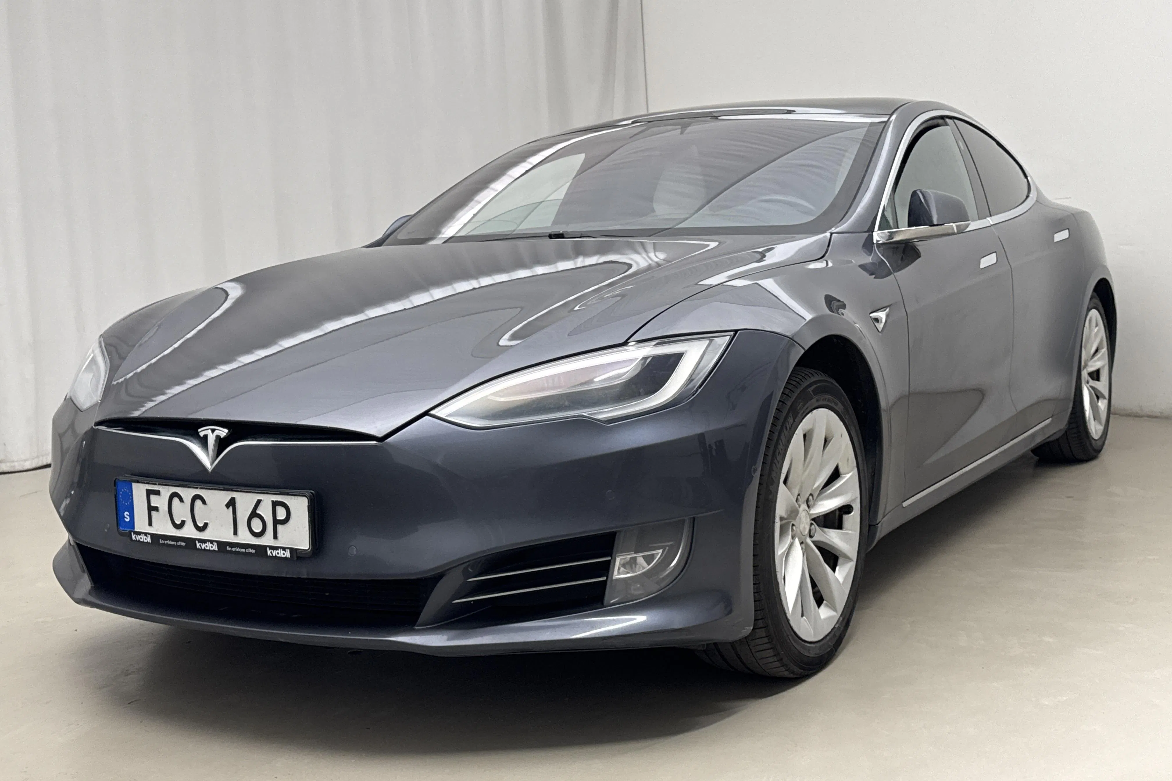 Presentationsfoto 1 av 16: Tesla Model S Dual Motor Long Range AWD - 23 233 mil - Automat - grå - 2020