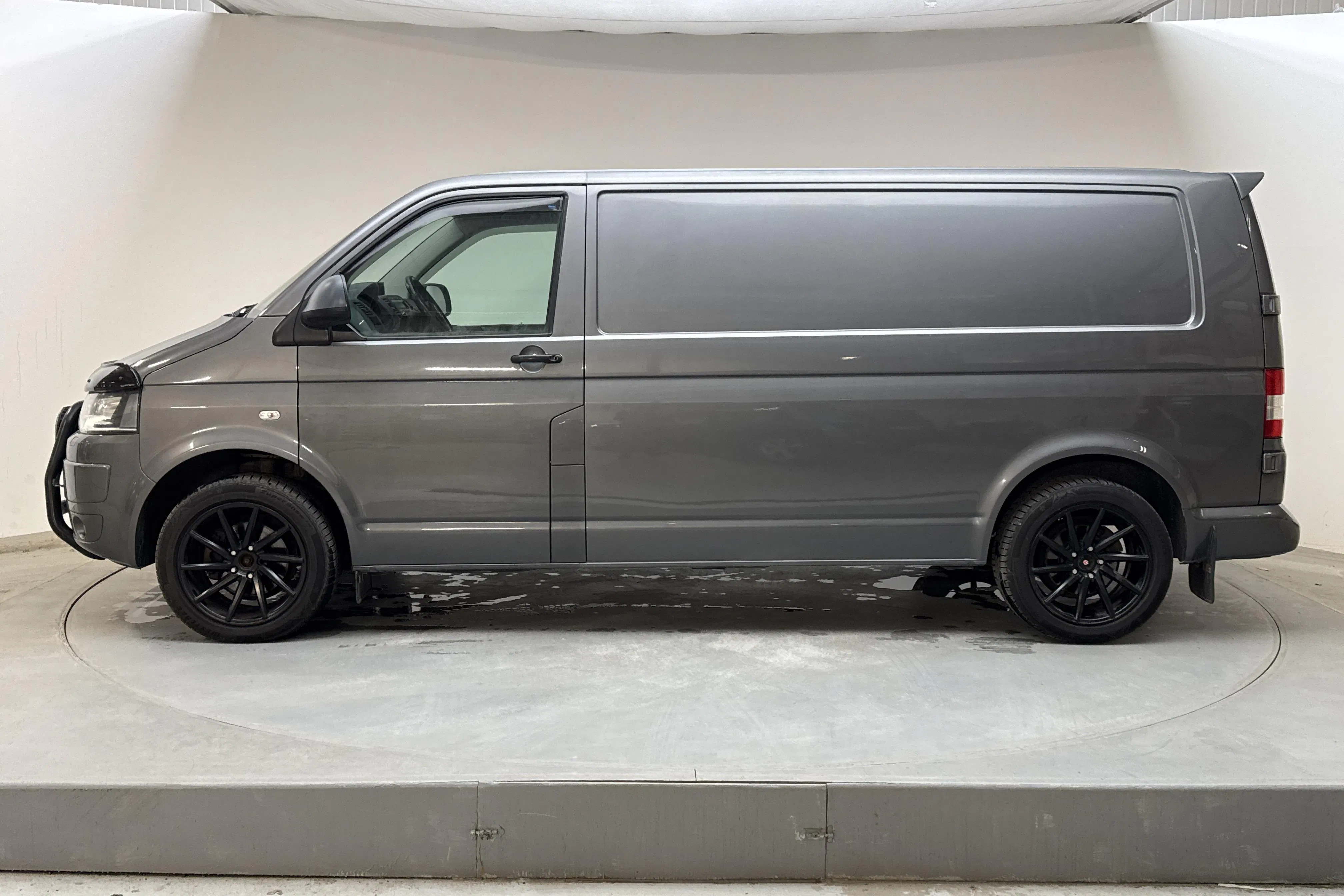 Presentationsfoto 2 av 12: VW Transporter T5 2.0 TDI (140hk) - 22 944 mil - Automat - grå - 2014