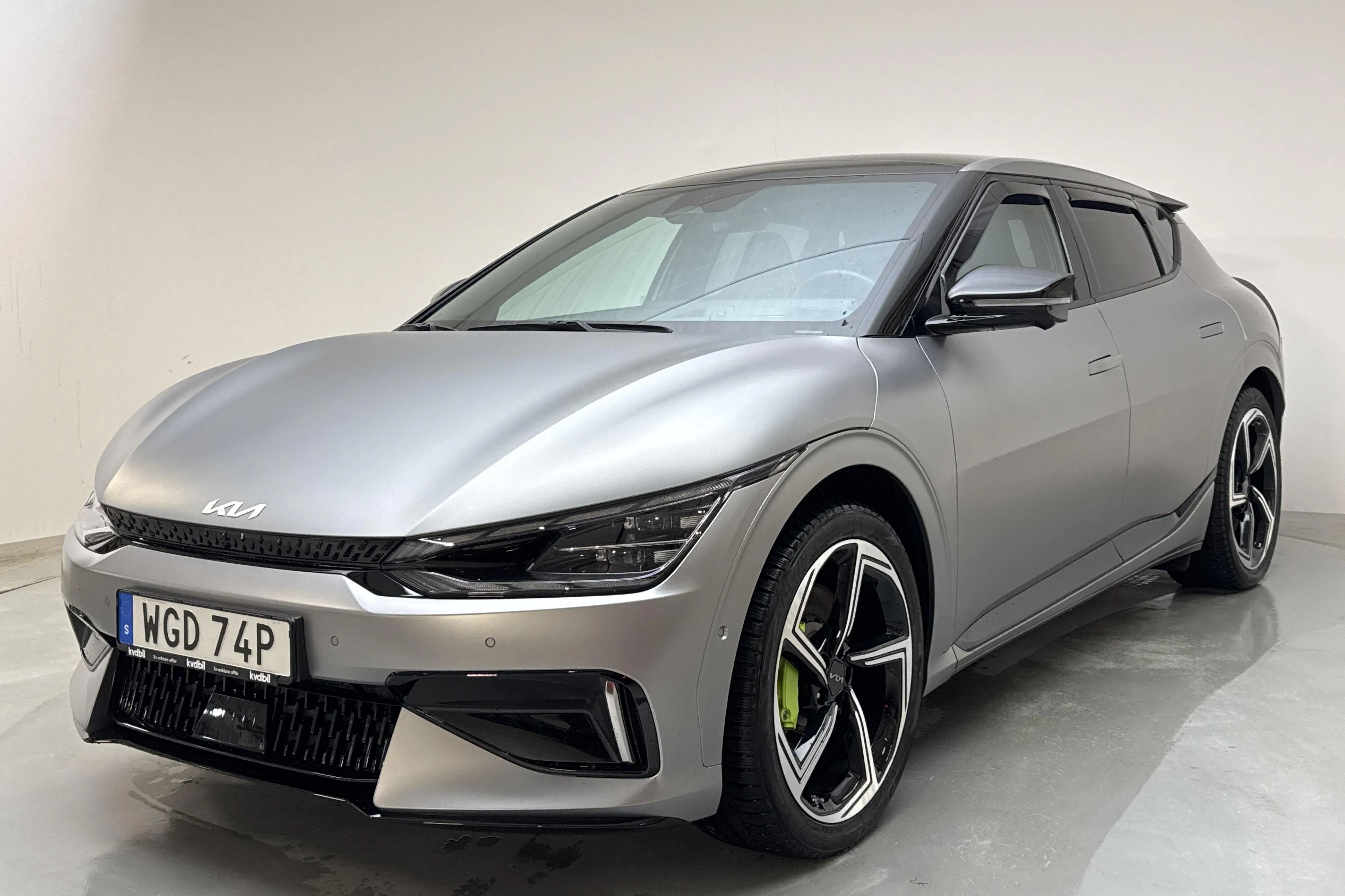 Presentationsfoto 1 av 17: KIA EV6 GT AWD (585hk) - 3 211 mil - Automat - grå - 2023