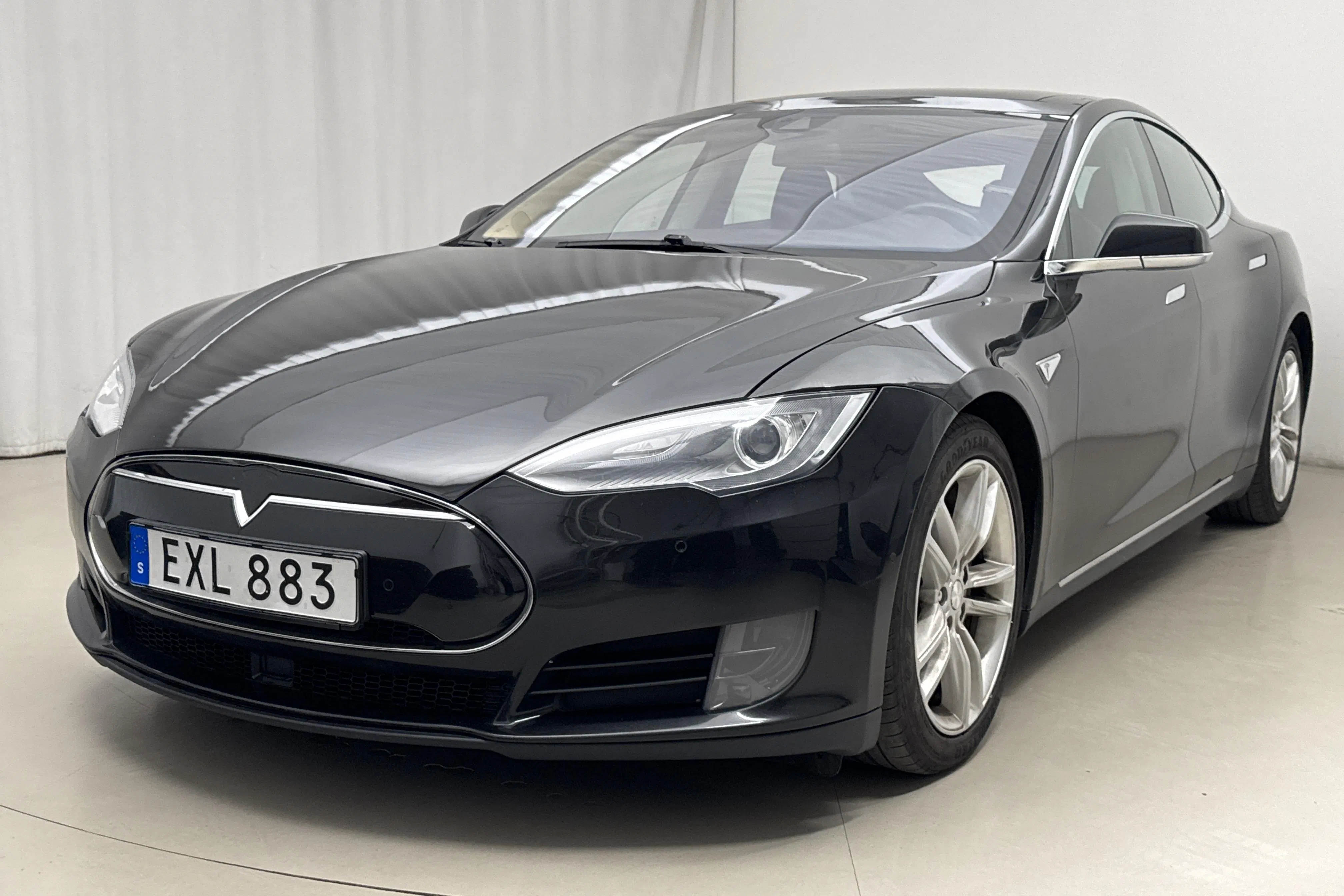 Presentation photo 1 of 23: Tesla Model S 70D - 213 820 km - Automatic - black - 2015