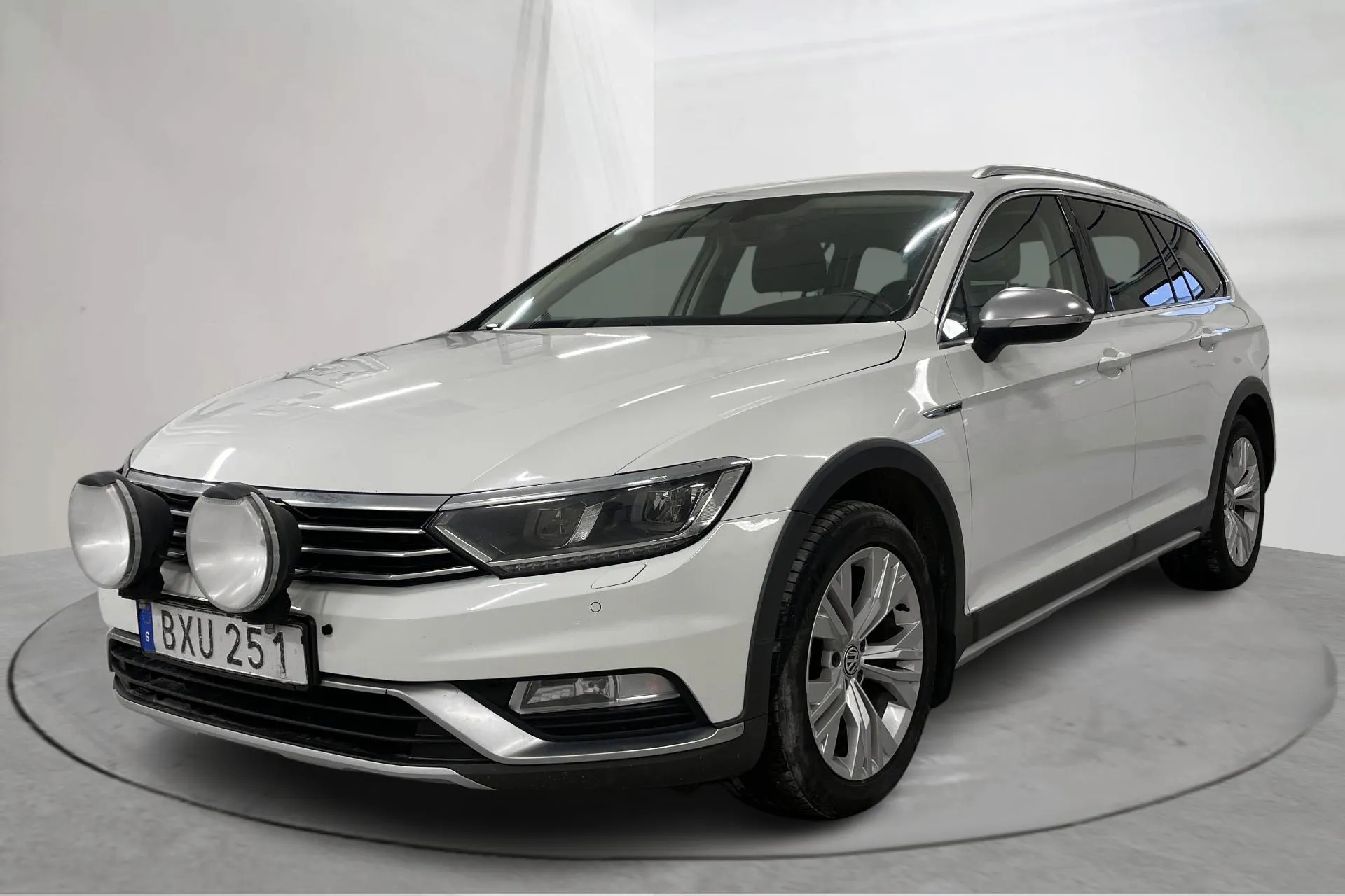 Presentationsfoto 1 av 15: VW Passat Alltrack 2.0 TDI 4MOTION (190hk) - 30 036 mil - Automat - vit - 2017