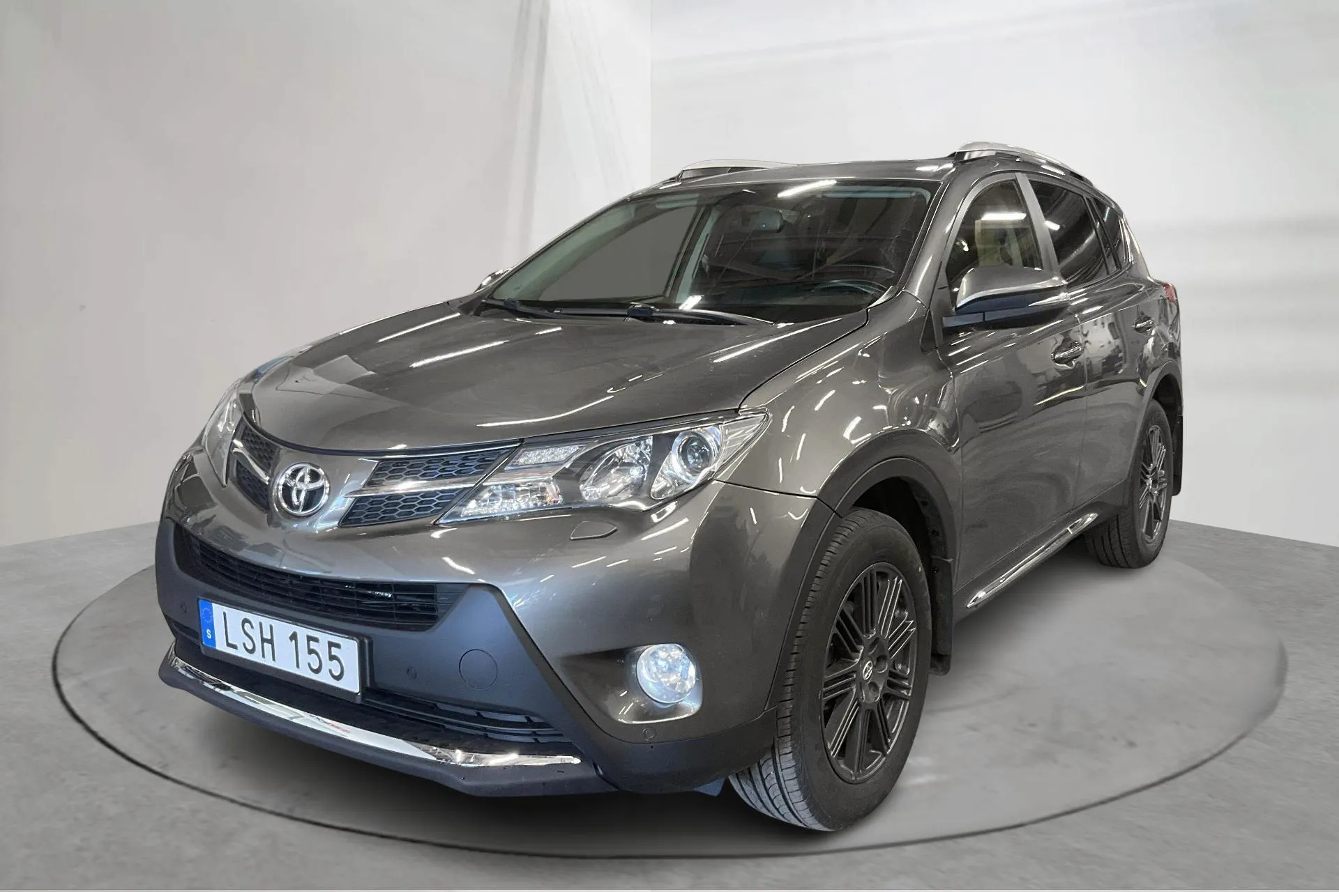 Presentation photo 1 of 17: Toyota RAV4 2.0 D-4D DPF (121hk) - 178 040 km - Manual - brown - 2015