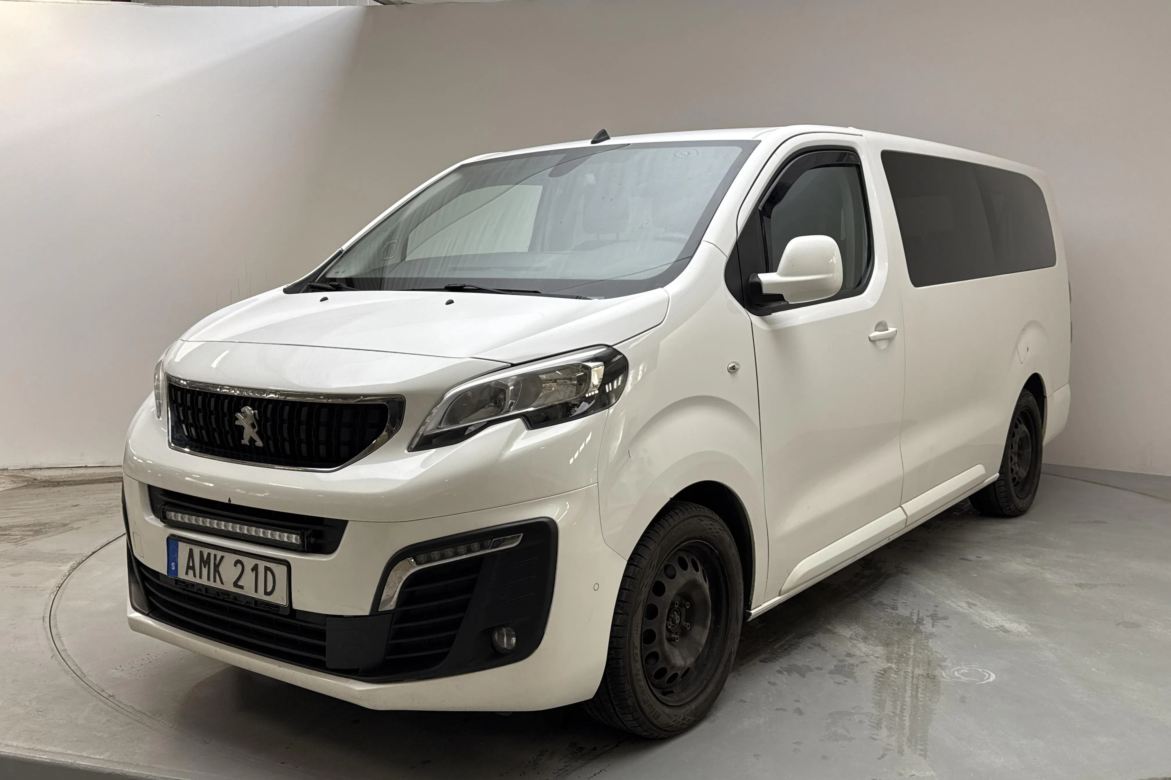 Peugeot Traveller BlueHDi (180hk)