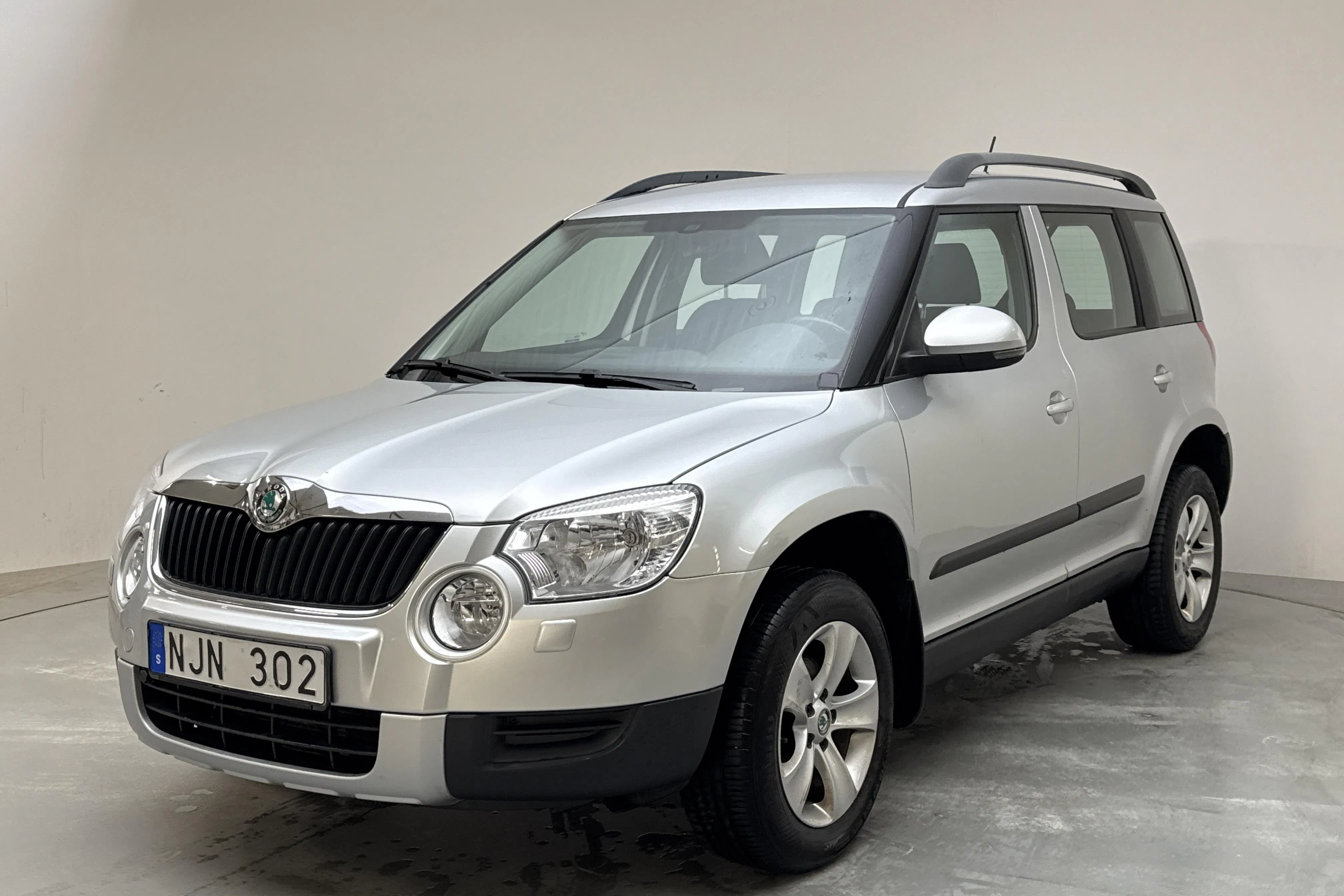 Presentation photo 1 of 12: Skoda Yeti 2.0 TDI CR 4X4 (110hk) - 152 560 km - Manual - silver - 2013