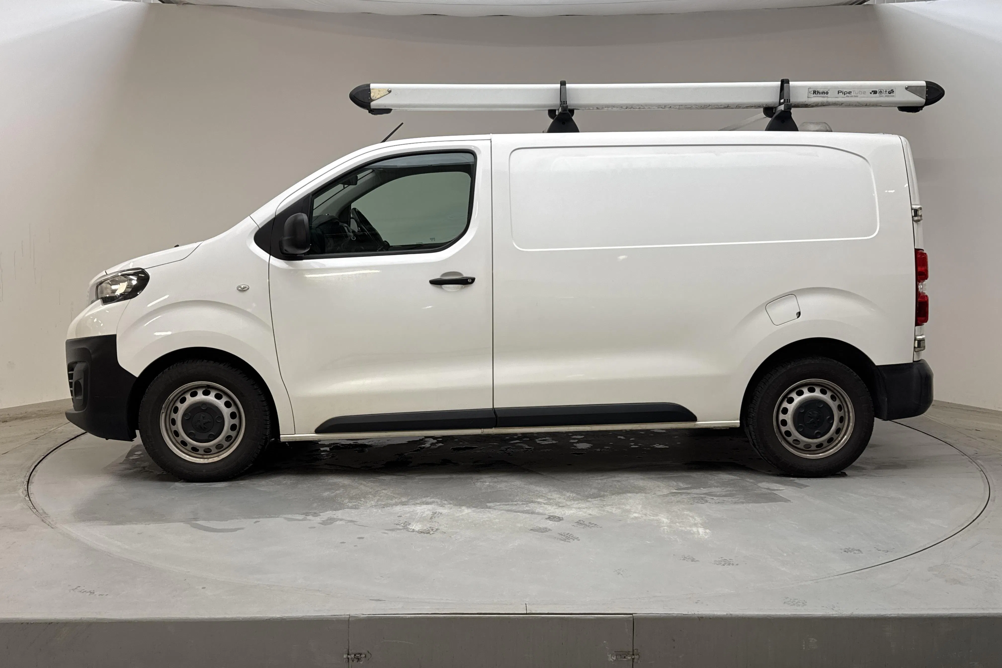 Presentationsfoto 2 av 12: Peugeot Expert BlueHDi Skåp (122hk) - 14 804 mil - Automat - vit - 2020