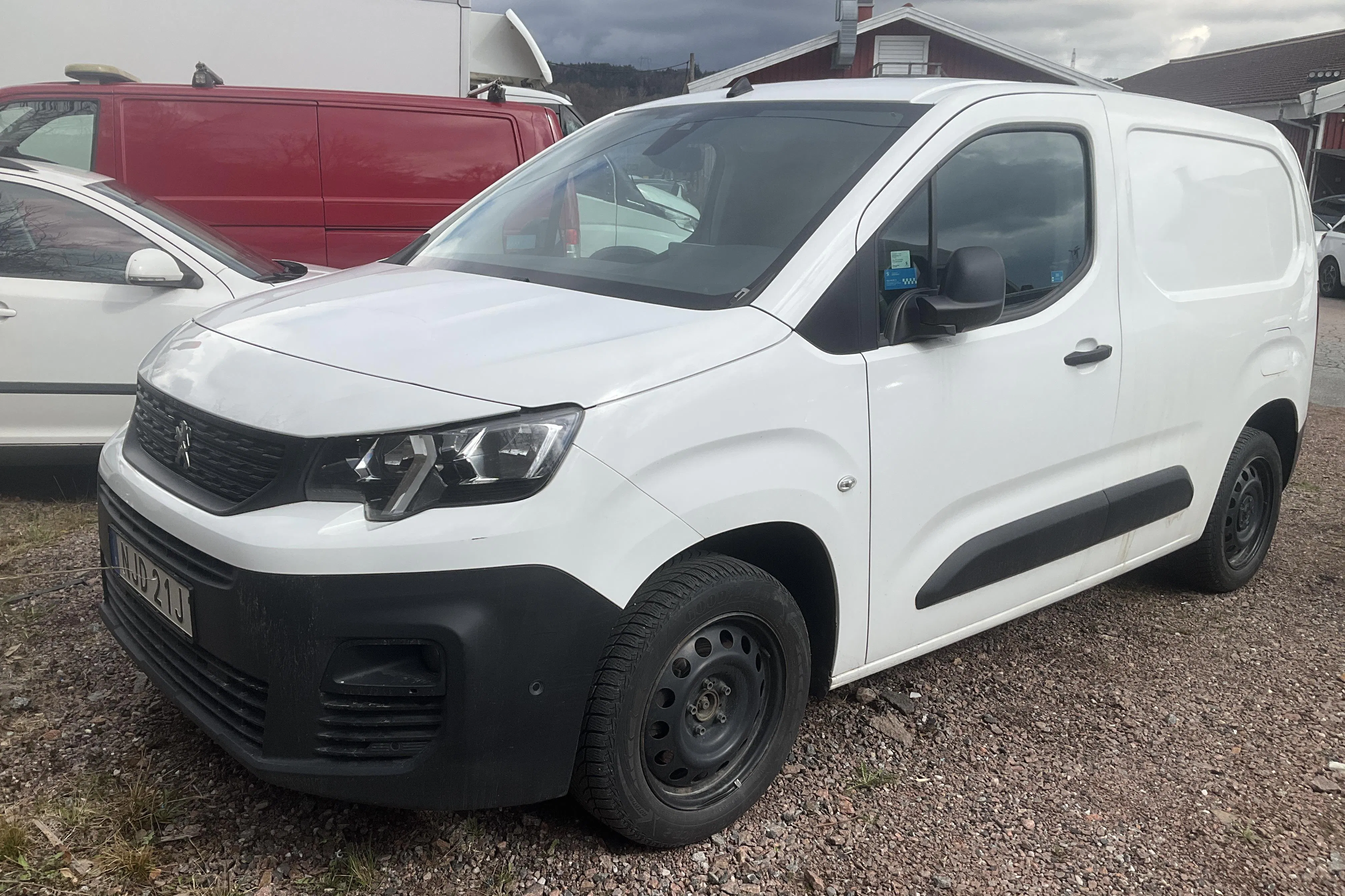Presentation photo 1 of 12: Peugeot Partner 1.5 HDI Skåp (130hk) - 85 550 km - Automatic - white - 2020