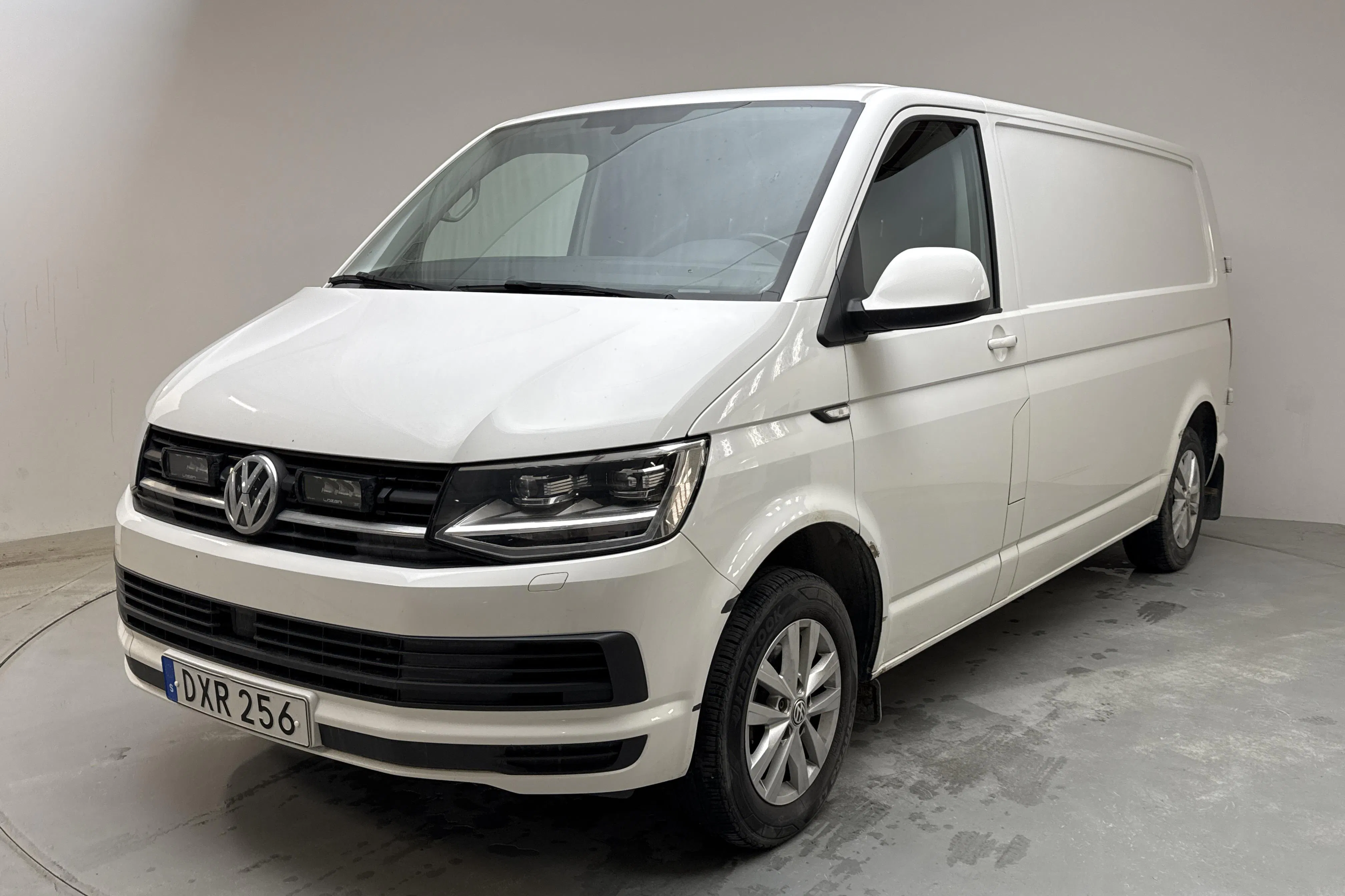 Presentation photo 1 of 12: VW Transporter T6 2.0 TDI BMT Skåp (150hk) - 183 950 km - Automatic - white - 2019