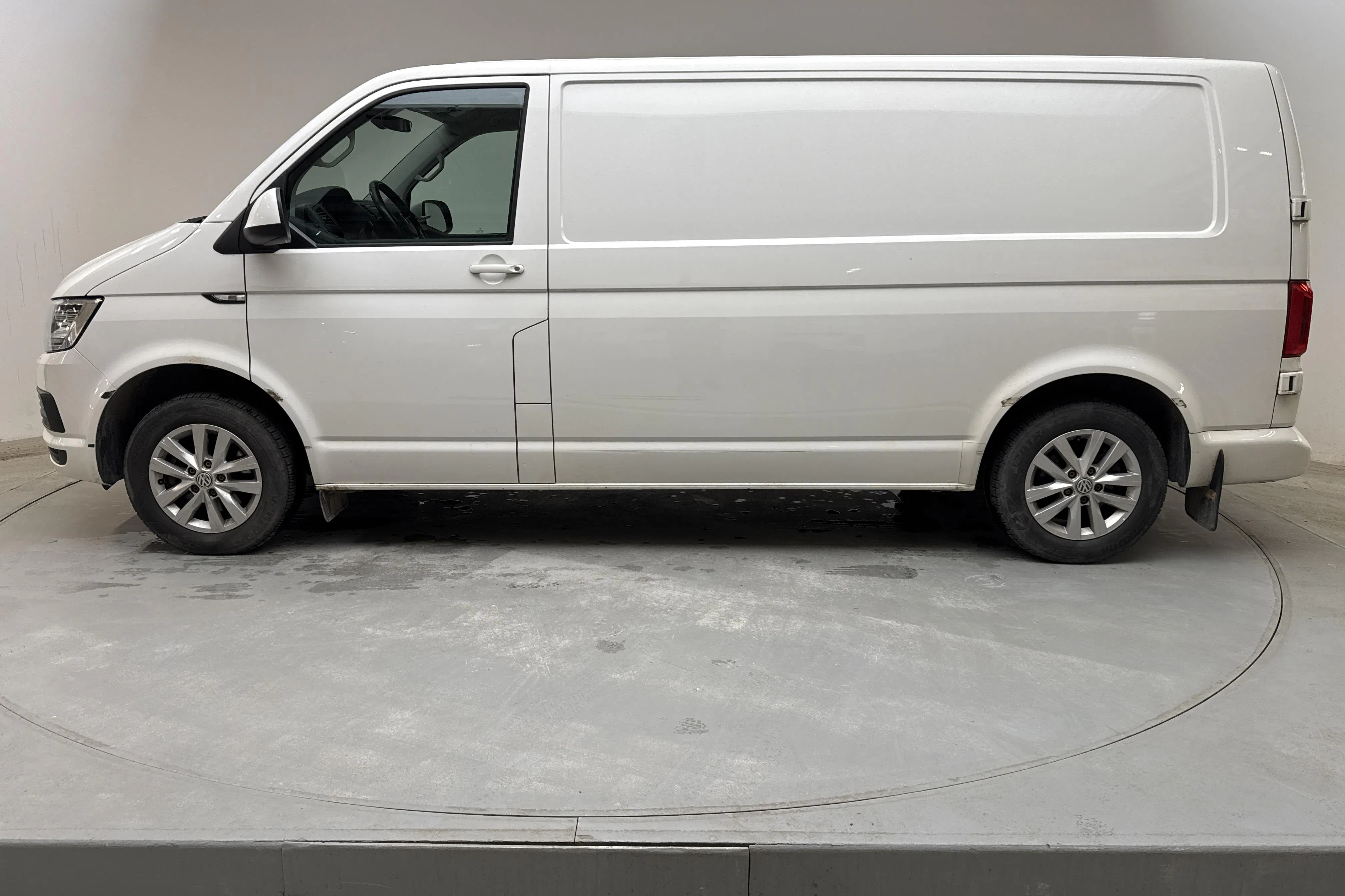 Presentation photo 2 of 12: VW Transporter T6 2.0 TDI BMT Skåp (150hk) - 183 950 km - Automatic - white - 2019