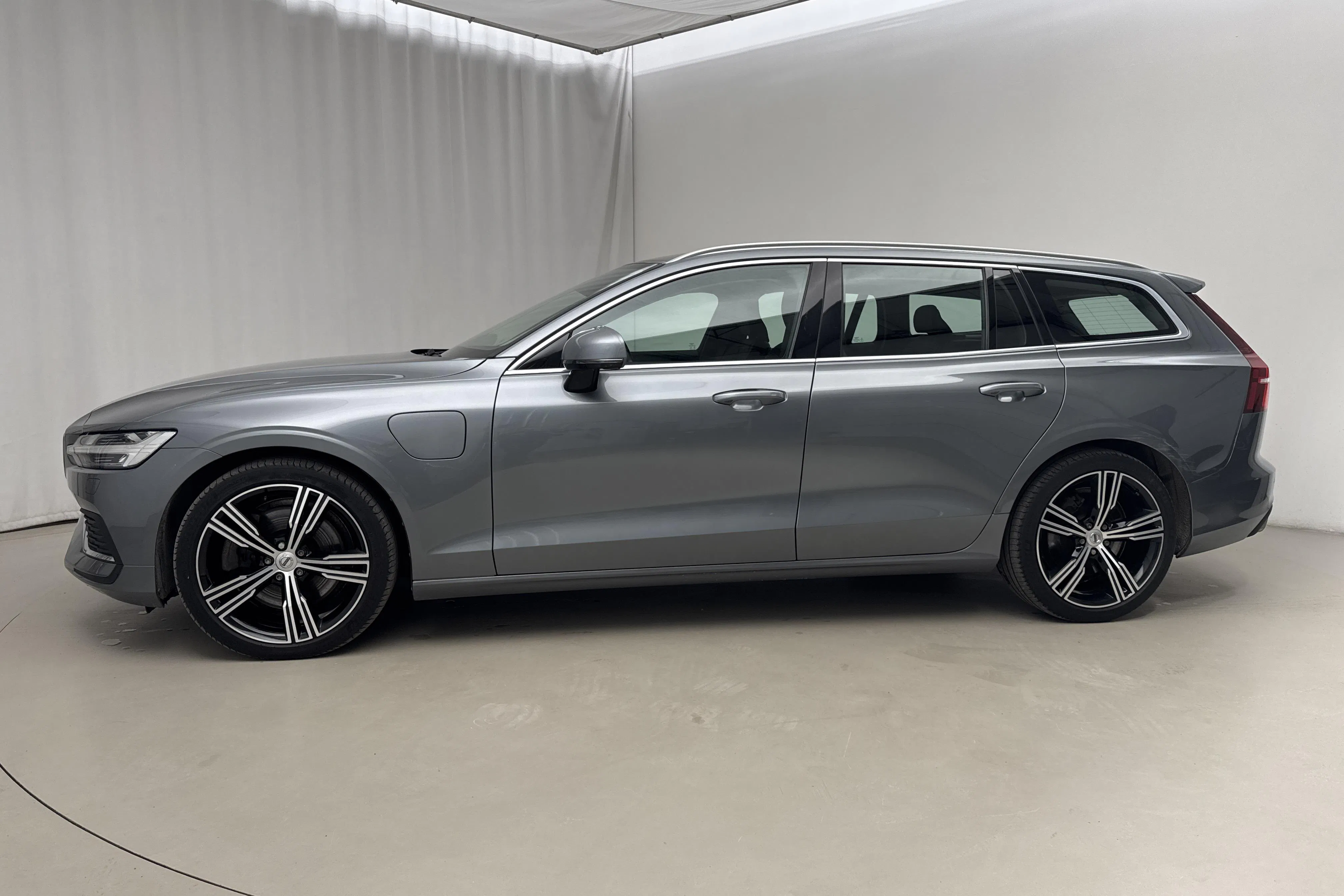 Presentationsfoto 2 av 24: Volvo V60 T8 AWD Recharge (390hk) - 4 404 mil - Automat - grå - 2021