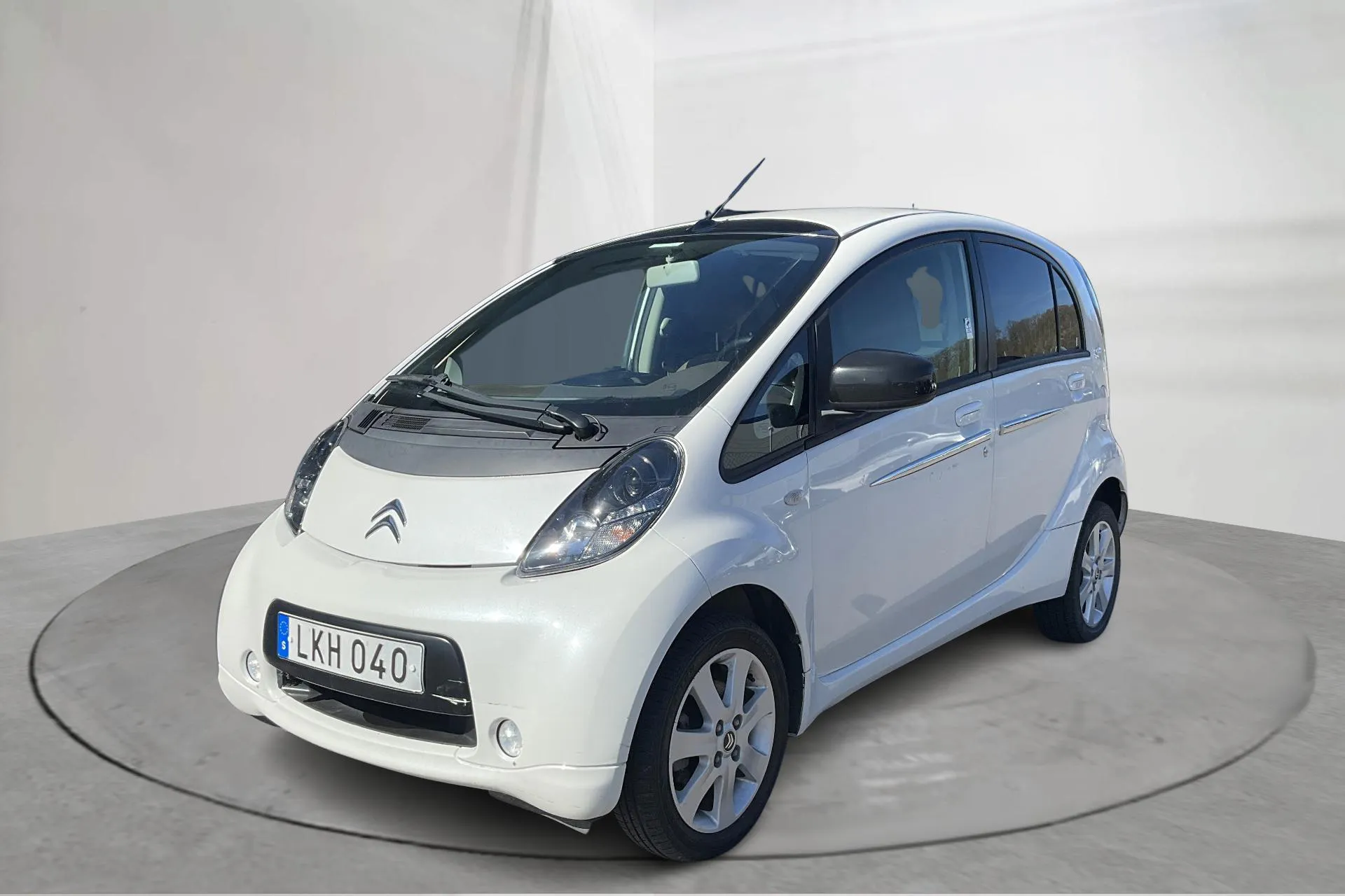 Presentation photo 1 of 16: Citroën C-Zero (64hk) - 33 360 km - Automatic - white - 2014