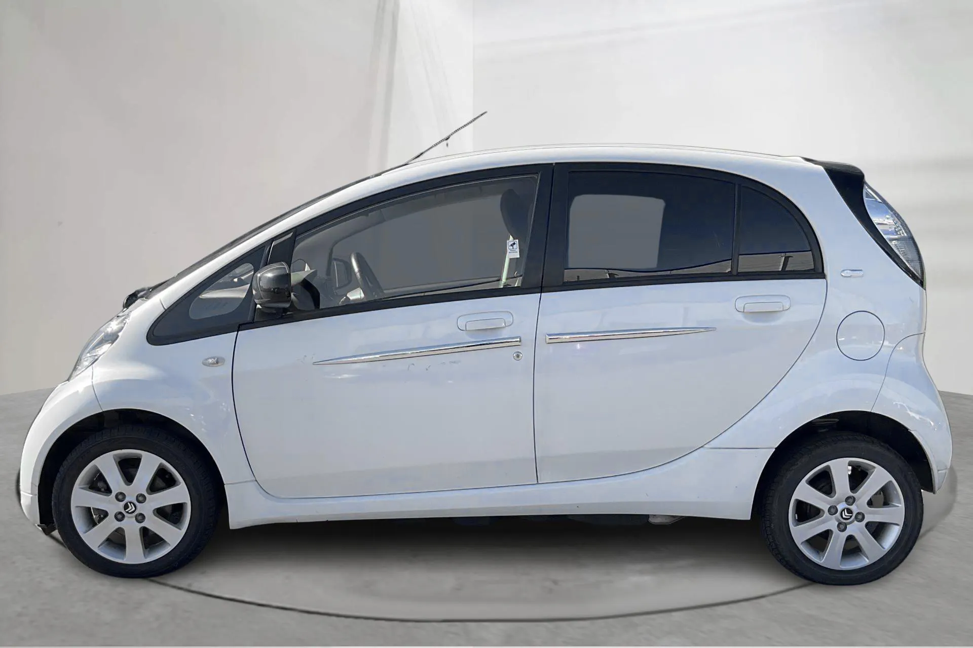 Presentation photo 2 of 16: Citroën C-Zero (64hk) - 33 360 km - Automatic - white - 2014