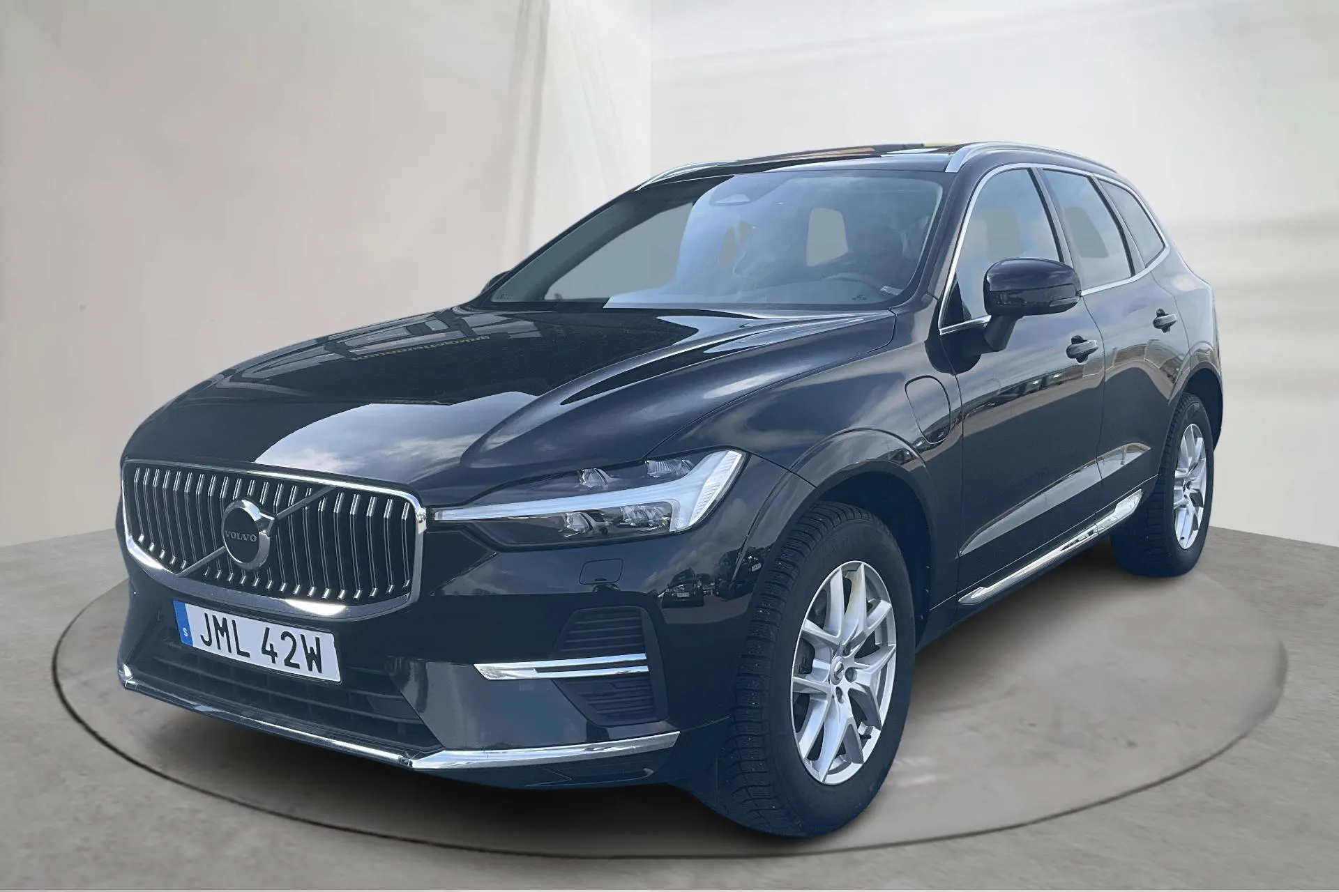 Presentationsfoto 1 av 21: Volvo XC60 T6 AWD Recharge (350hk) - 7 478 mil - Automat - svart - 2023