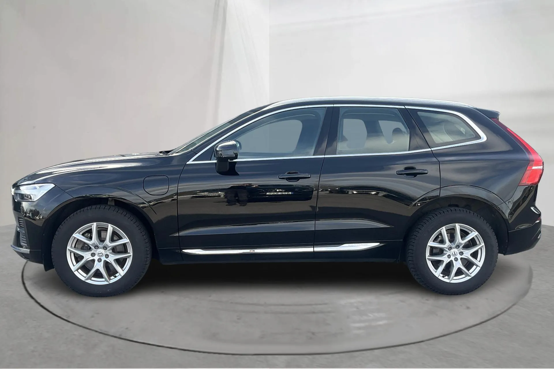 Presentationsfoto 2 av 21: Volvo XC60 T6 AWD Recharge (350hk) - 7 478 mil - Automat - svart - 2023