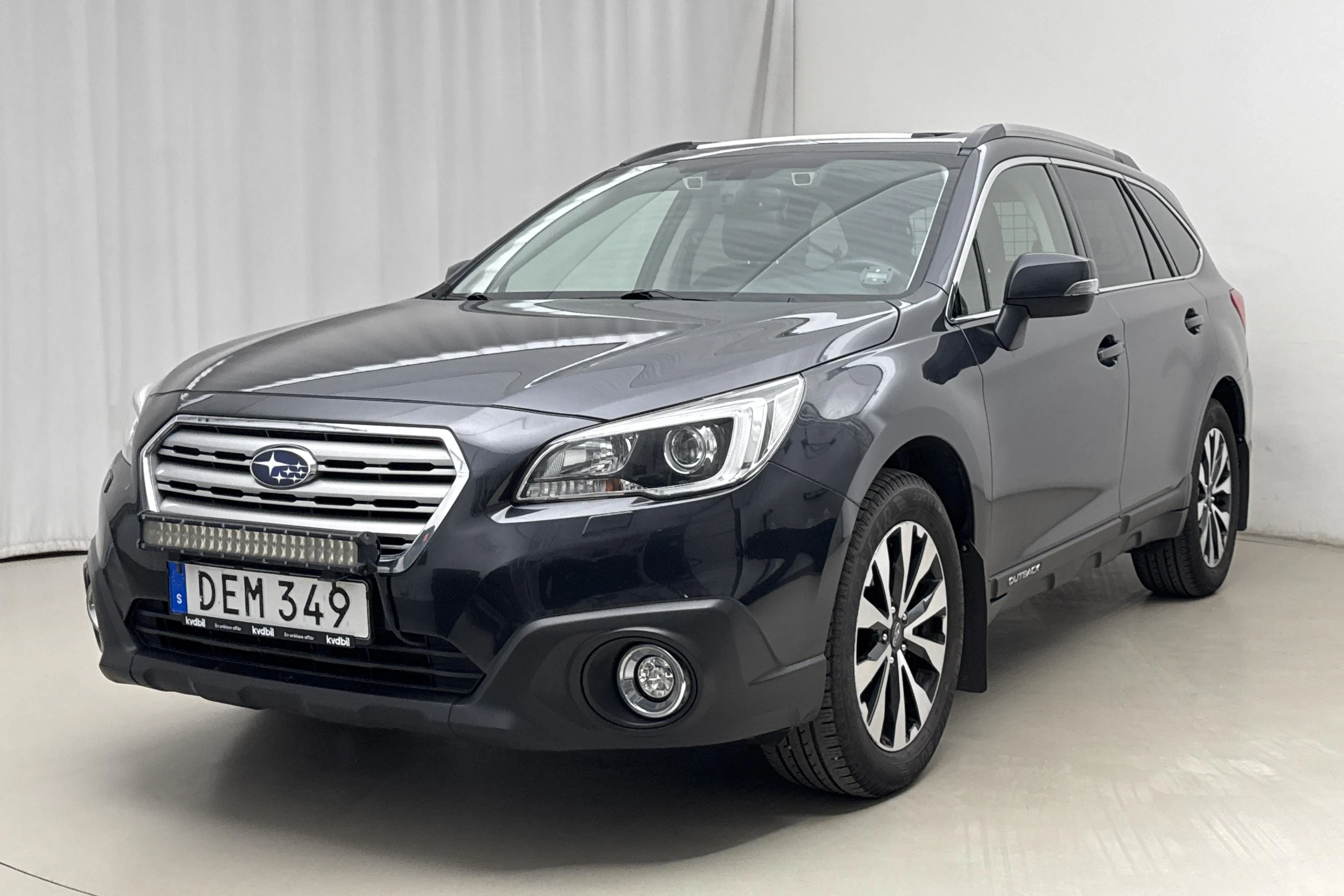 Presentationsfoto 1 av 24: Subaru Outback 2.5i 4WD (175hk) - 18 685 mil - Automat - Dark Grey - 2017