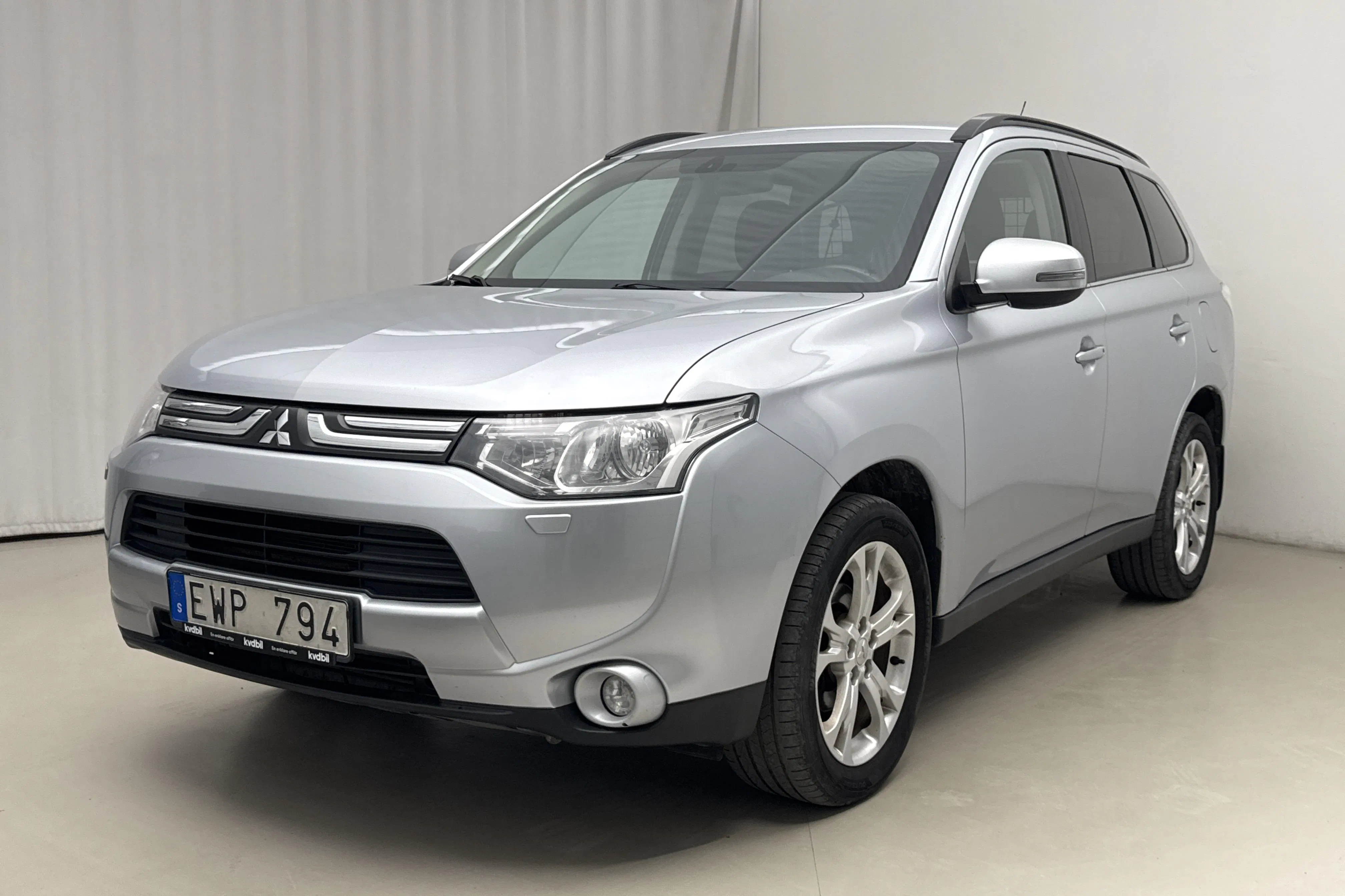 Presentation photo 1 of 17: Mitsubishi Outlander 2.2 Di-D 4WD (150hk) - 169 500 km - Automatic - silver - 2013