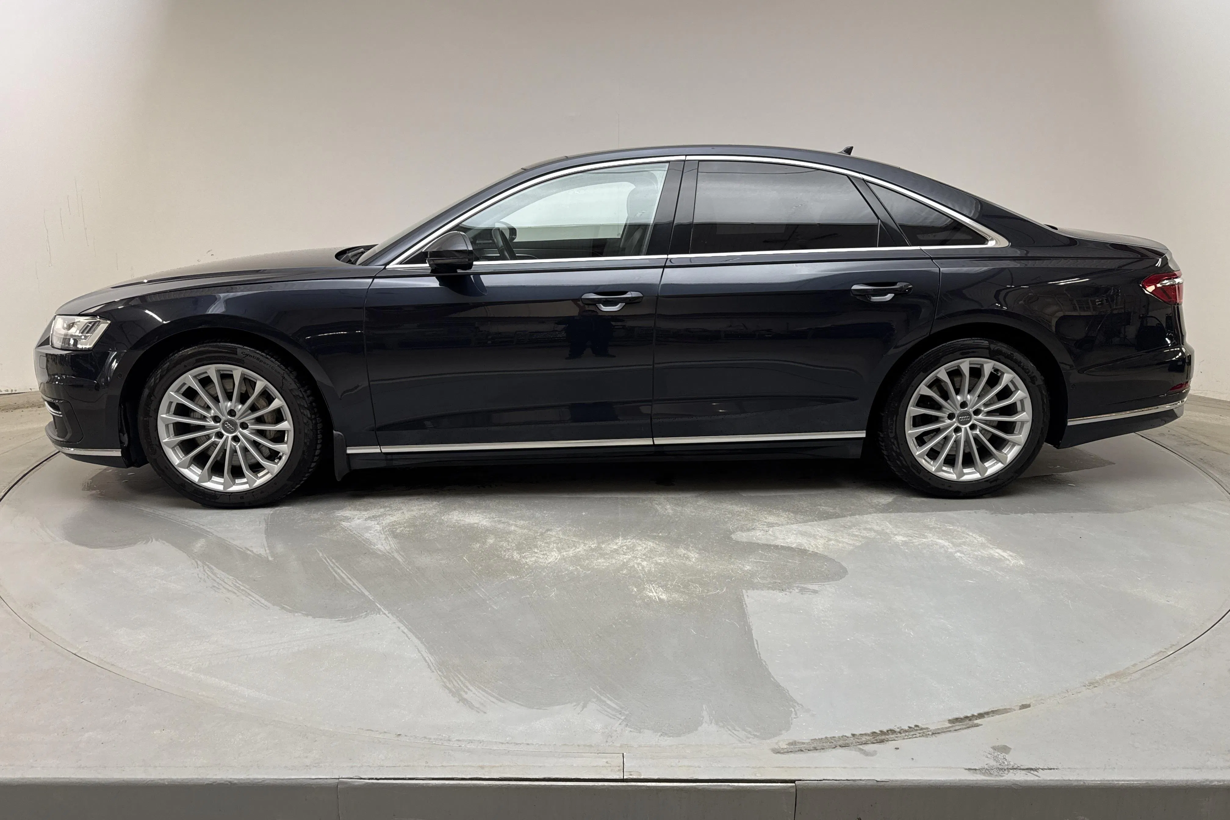 Presentation photo 2 of 20: Audi A8 55 TFSI quattro (340hk) - 188 810 km - Automatic - blue - 2018