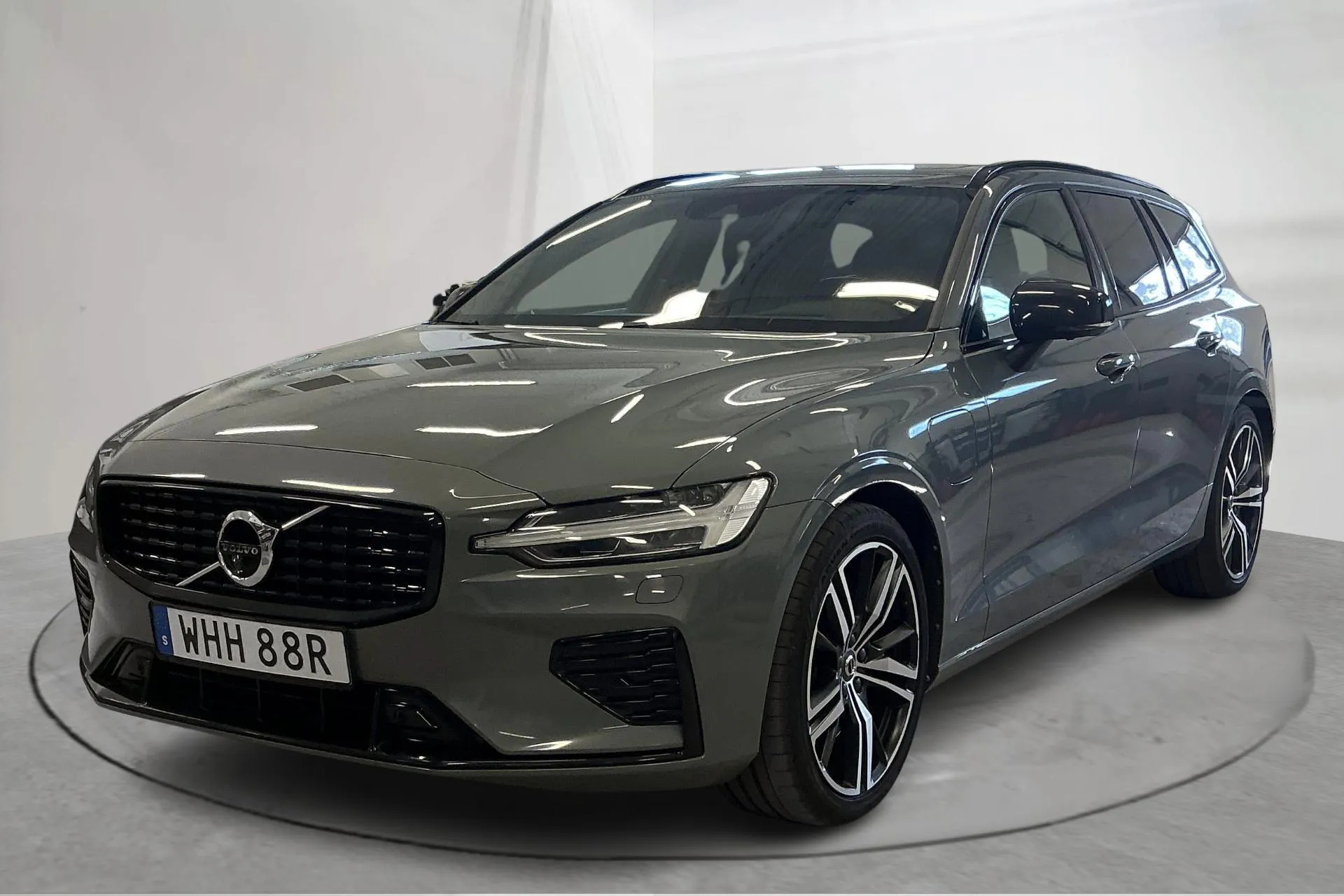 Presentationsfoto 1 av 21: Volvo V60 T6 AWD Twin Engine (340hk) - 21 034 mil - Automat - grå - 2022