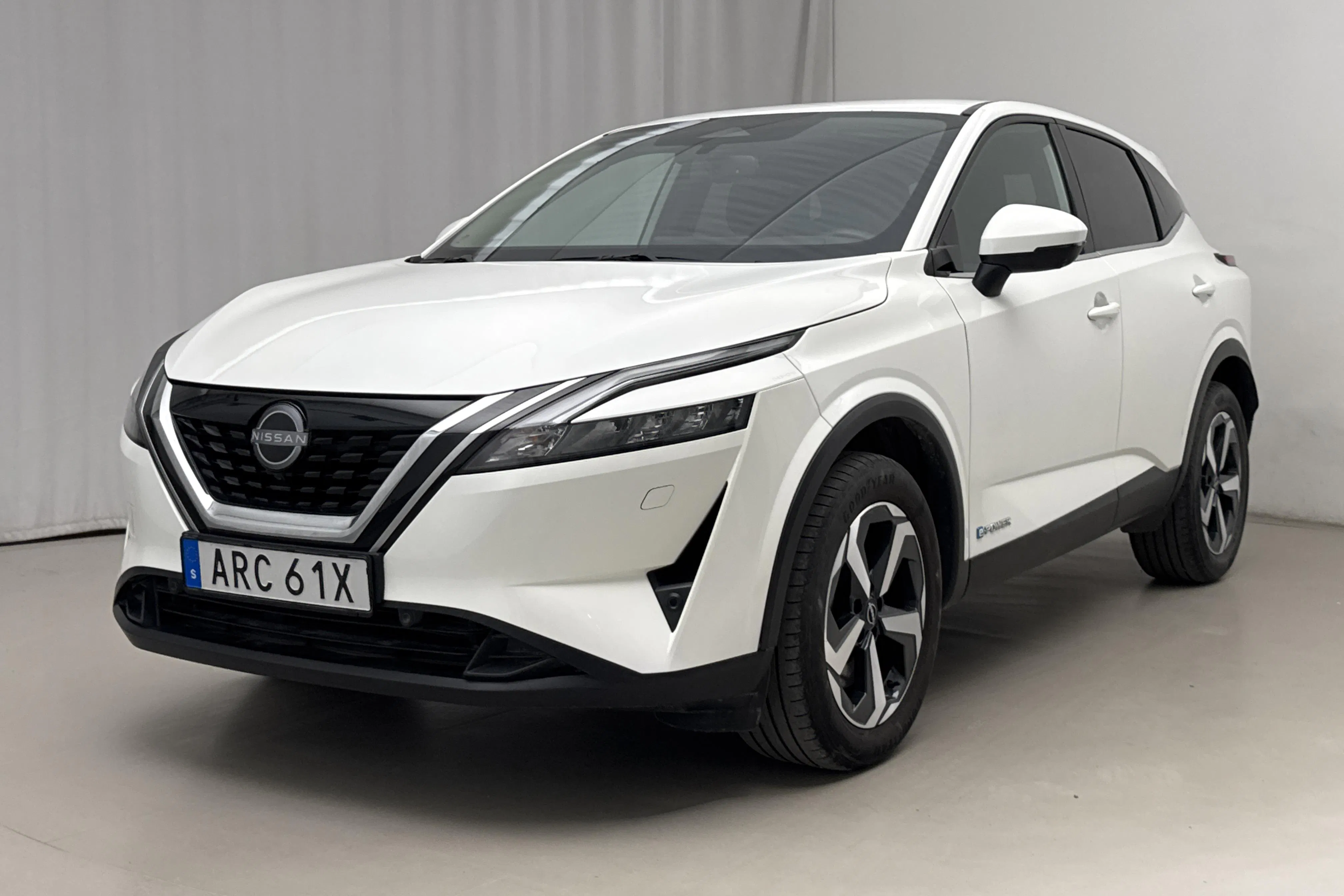 Presentationsfoto 1 av 18: Nissan Qashqai e-power (190hk) - 6 357 mil - Automat - vit - 2023